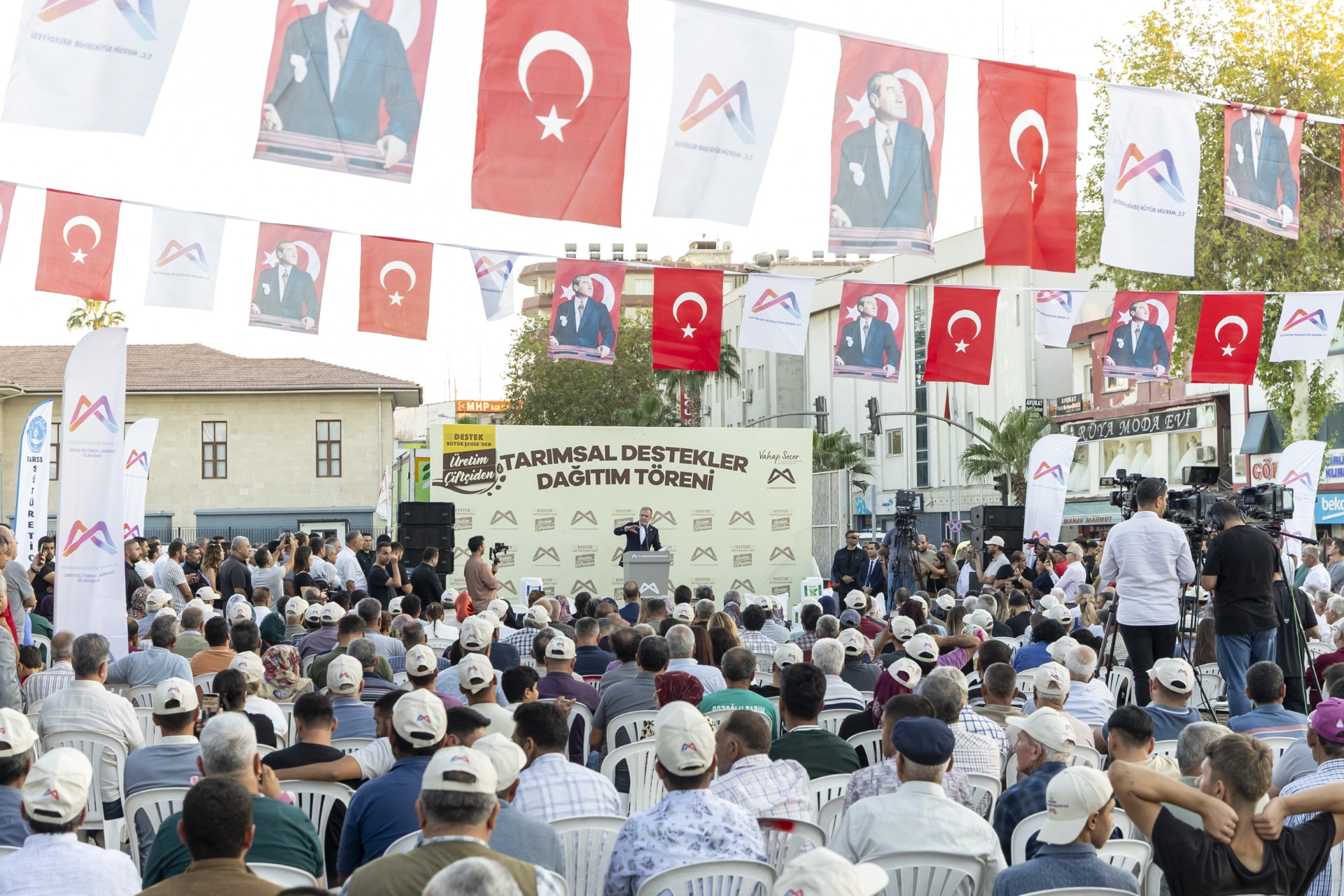 Thumbnail Başkan Seçer, Tarsus Ve Çamliyaylali Üreti̇ci̇lere Yapilan Tarimsal Destek Töreni̇’ne Katildi (8)