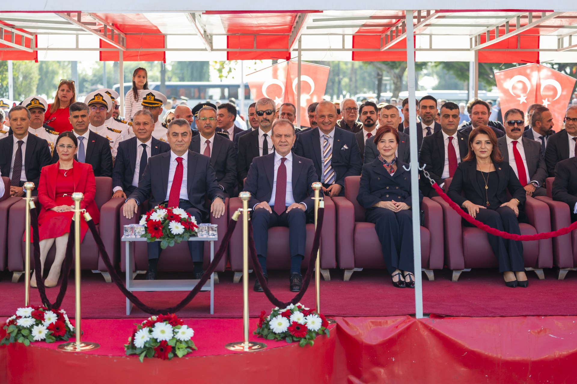 Thumbnail Başkan Seçer Ve Meral Seçer, ‘29 Eki̇m Cumhuri̇yet Bayrami’ Kutlamalarina Katildi (11)