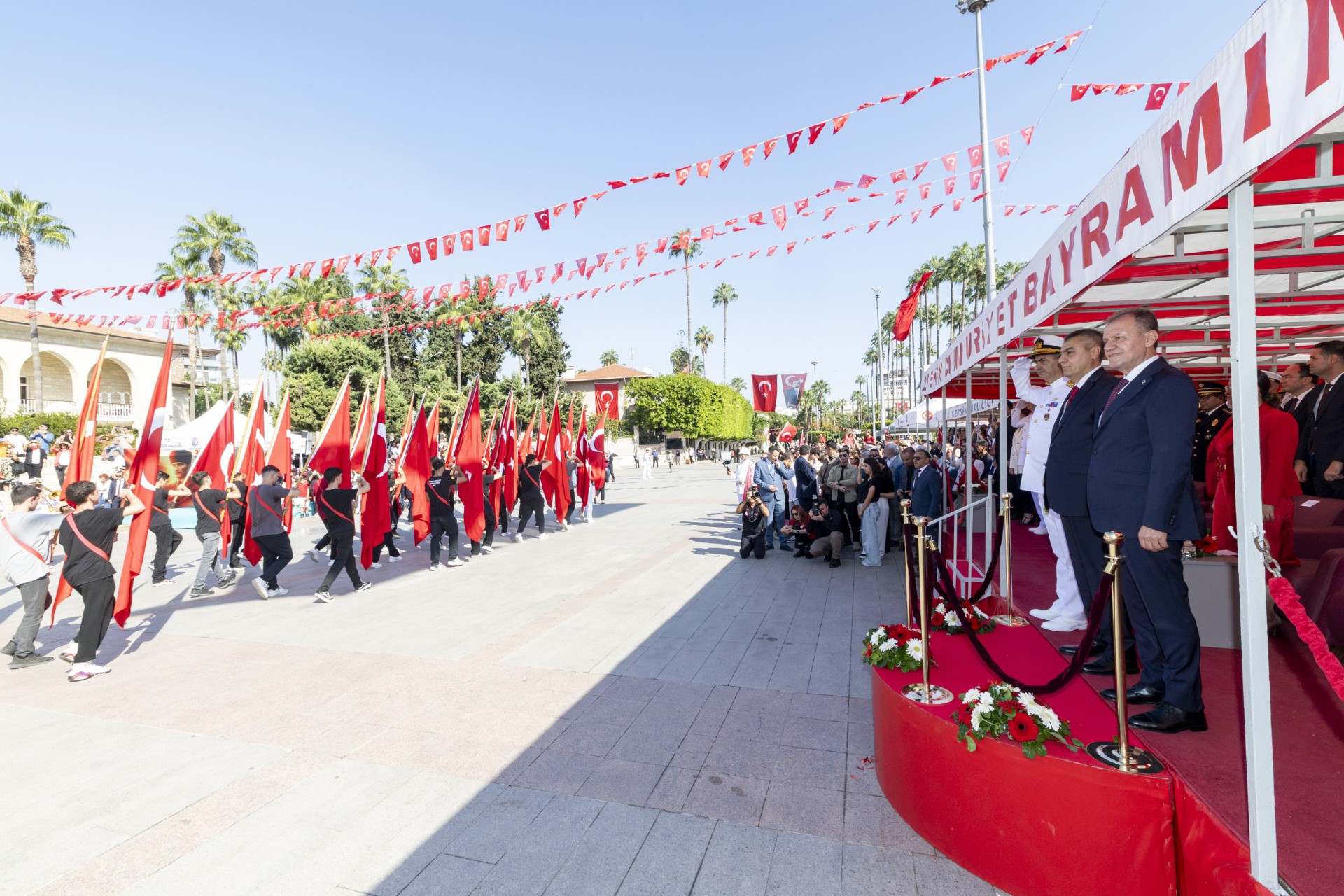 Thumbnail Başkan Seçer Ve Meral Seçer, ‘29 Eki̇m Cumhuri̇yet Bayrami’ Kutlamalarina Katildi (2)