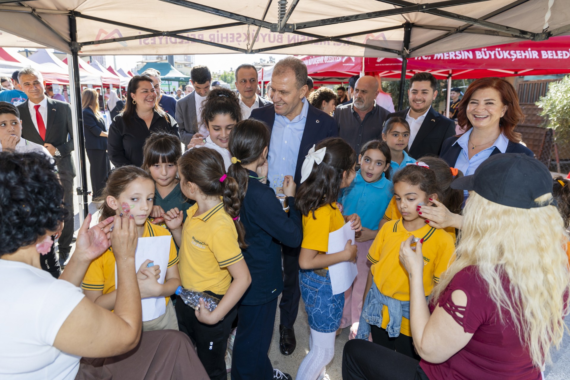 Thumbnail Başkan Seçer Ve Meral Seçer, Geleceği̇n Bi̇li̇m İnsanlari İle ‘2. Mercan Bi̇li̇m Şenli̇ği̇’nde Buluştu (6)