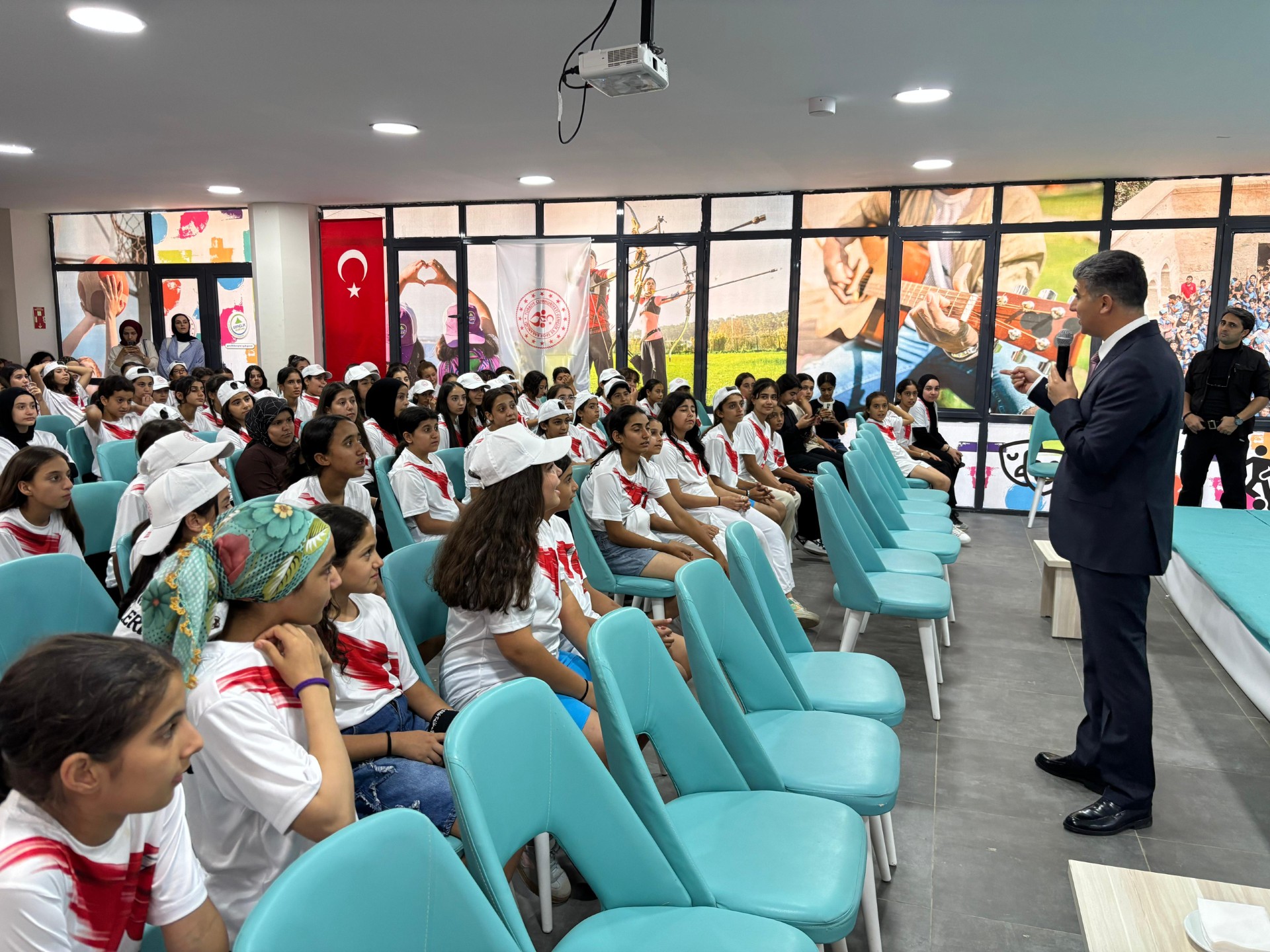 Thumbnail Başkan V. Şener Kampı Ziyaret Etti (2)