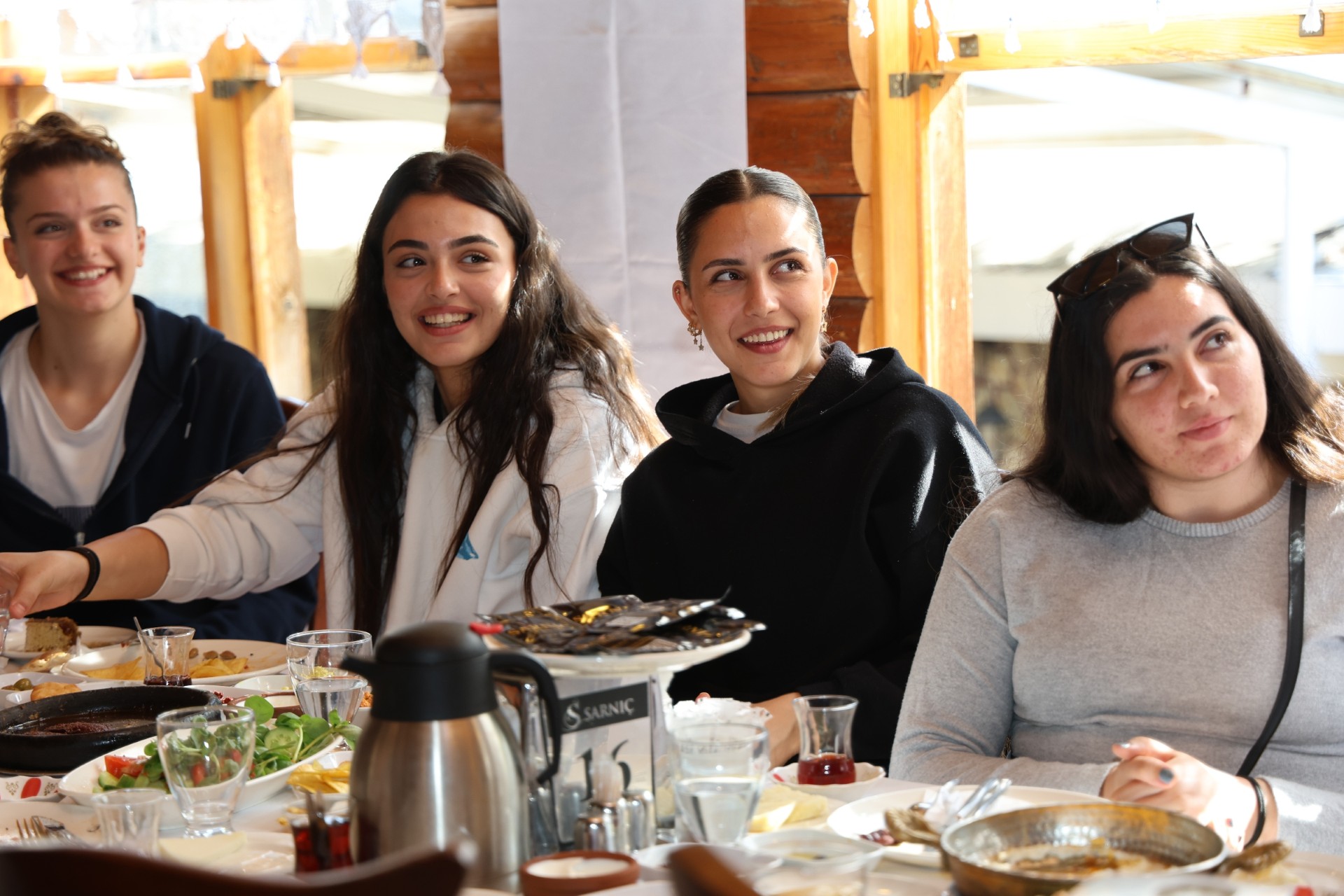 Thumbnail Başkan Yıldız Sporcularla Bir Araya Geldi (5)