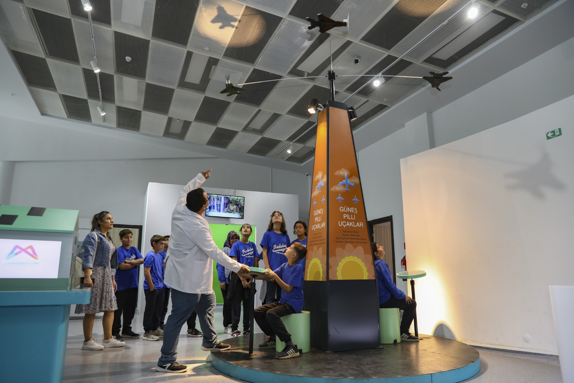 Thumbnail Bi̇nlerce Ki̇şi̇yi̇ Ağirlayan Mercan Bi̇li̇m Merkezi̇ Yeni̇ Döneme De Hazir (6)