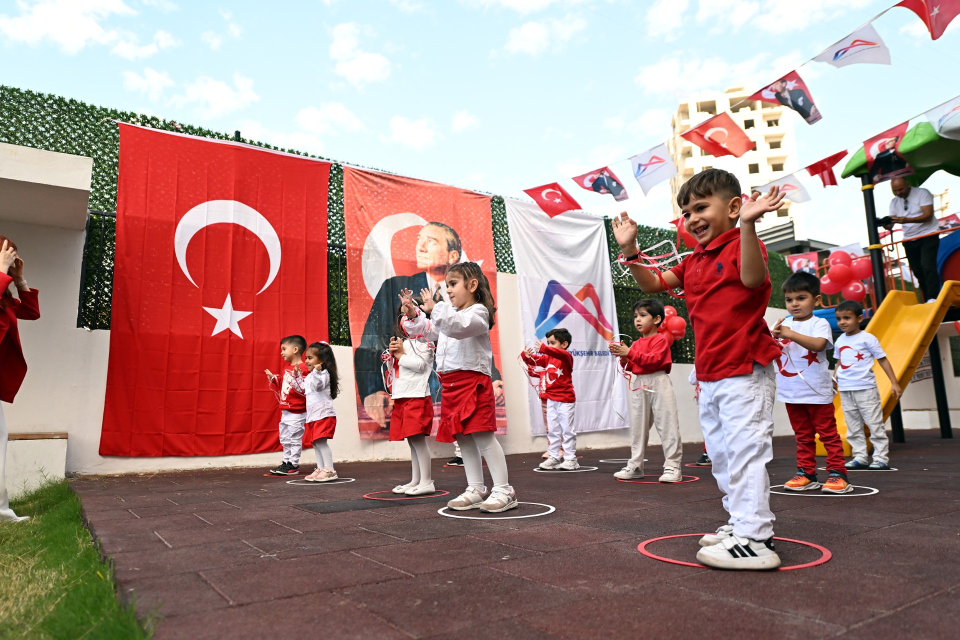 Thumbnail Büyükşehi̇r Beledi̇yesi̇ Çocuk Geli̇şi̇m Merkezleri̇nde Cumhuri̇yet Bayrami Coşkusu (11)