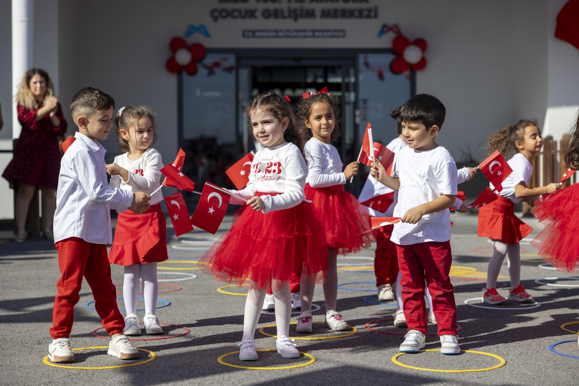 Thumbnail Büyükşehi̇r Beledi̇yesi̇ Çocuk Geli̇şi̇m Merkezleri̇nde Cumhuri̇yet Bayrami Coşkusu (5)
