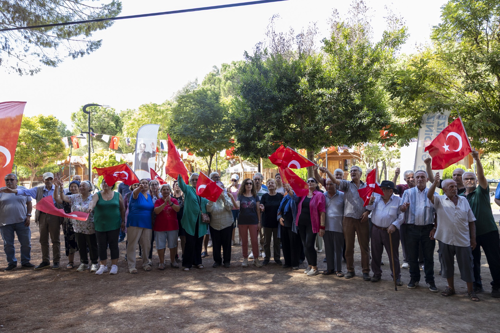 Thumbnail Büyükşehi̇r Beledi̇yesi̇’nden ‘Dünya Yaşlilar Günü’ne Özel Bi̇rbi̇ri̇nden Güzel Etki̇nli̇kler (3)