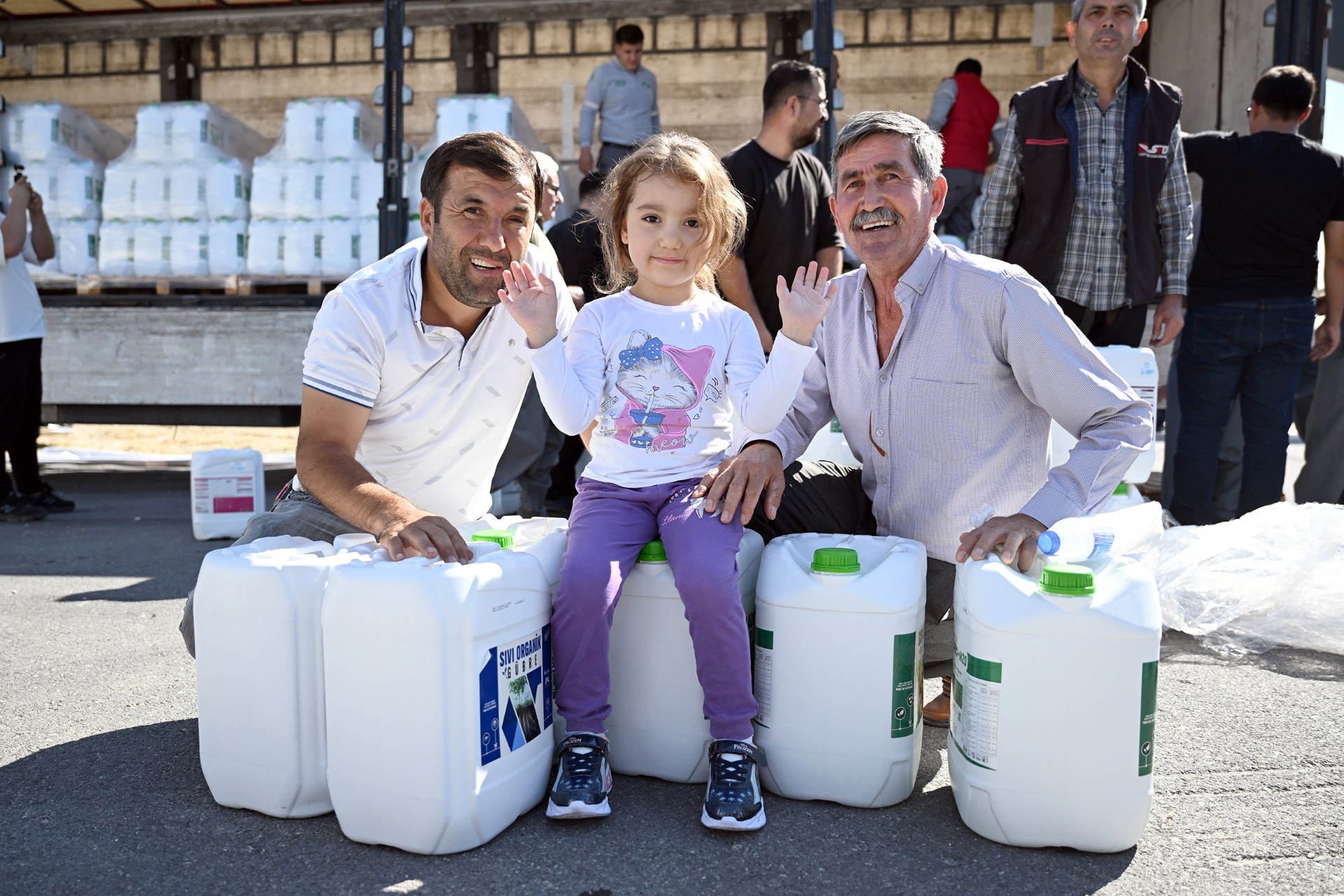 Thumbnail Büyükşehi̇r’den Üreti̇mi̇n Kalbi̇ni̇ Attiran Çi̇ftçi̇lere Tarimsal Destek (2)