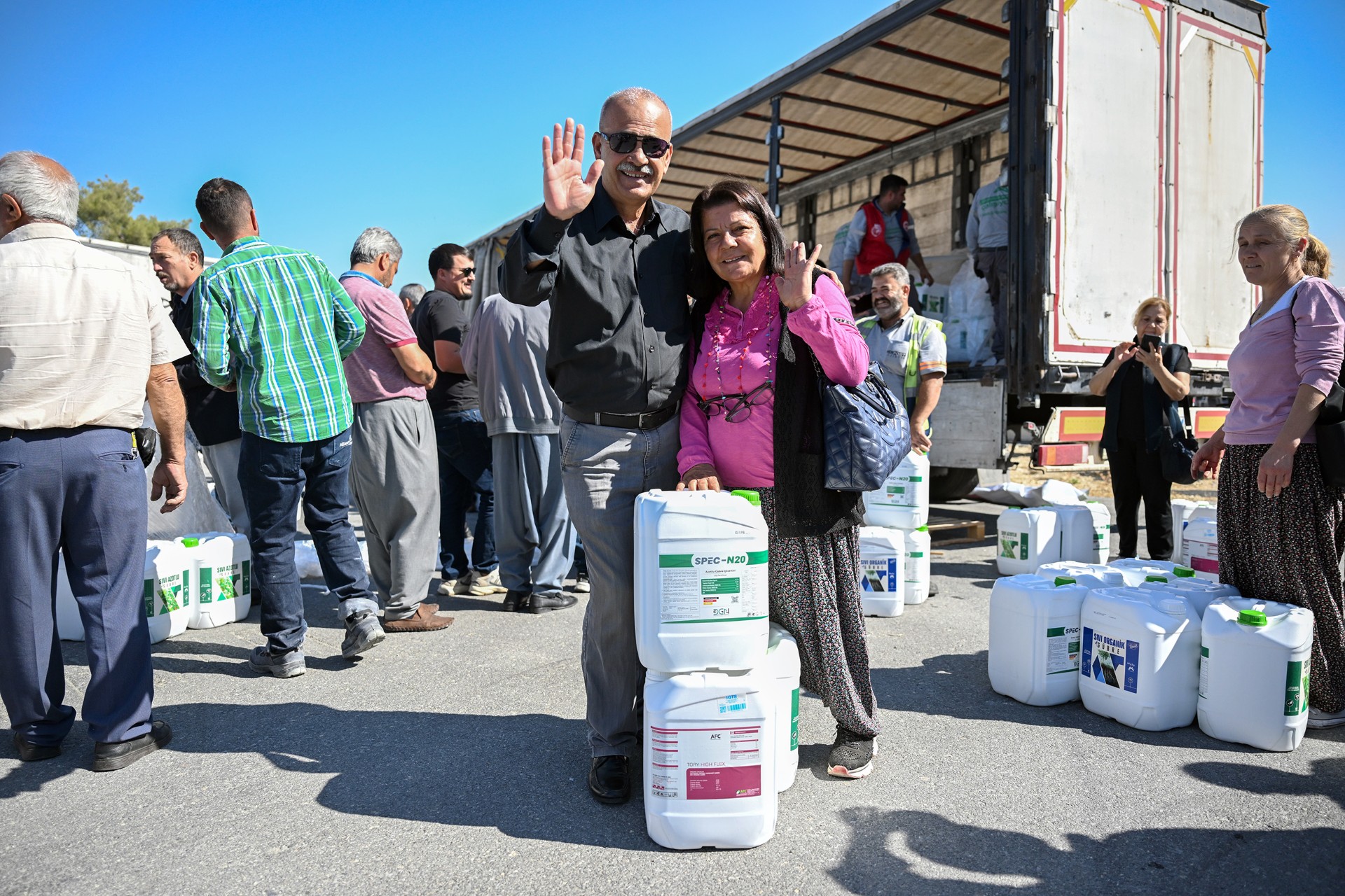 Thumbnail Büyükşehi̇r’den Üreti̇mi̇n Kalbi̇ni̇ Attiran Çi̇ftçi̇lere Tarimsal Destek (5)