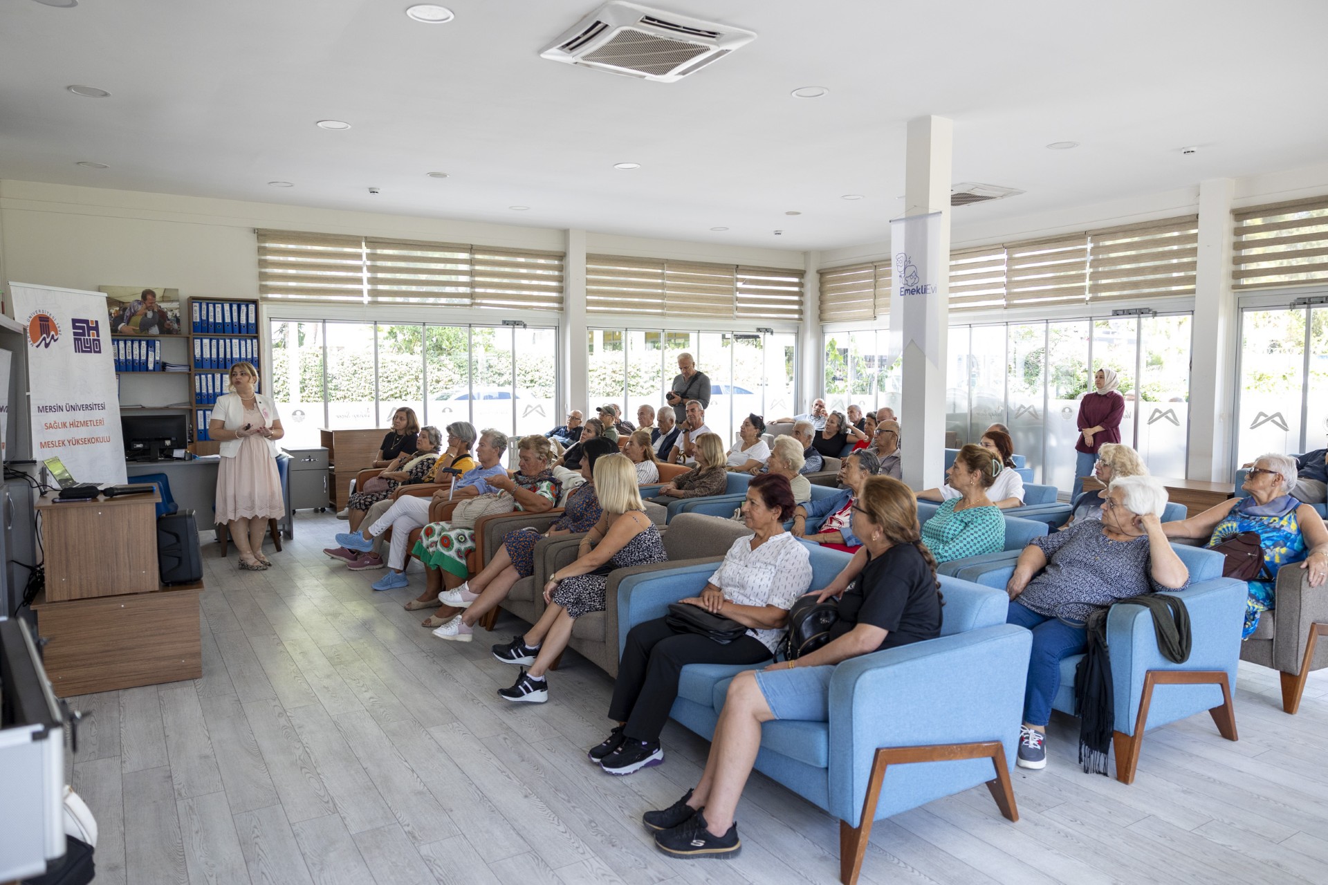 Thumbnail Büyükşehi̇r’den Yeni̇şehi̇r Emekli̇ Evi̇ Üyeleri̇ İçi̇n Meme Kanseri̇ Farkindalik Eği̇ti̇mi̇ (4)