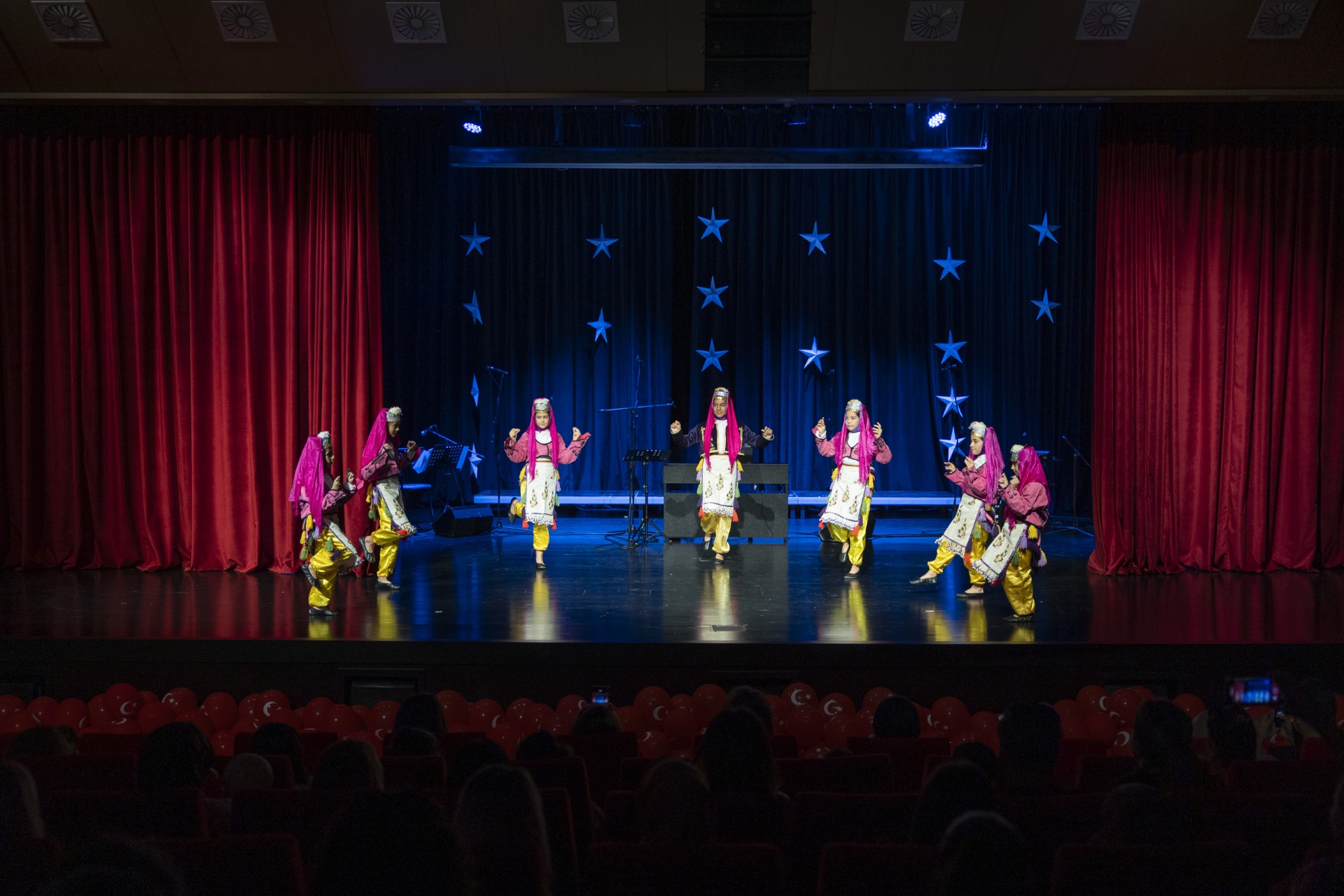 Thumbnail Büyükşehi̇r’i̇n Çocuk Kampüsleri̇ 29 Eki̇m Etki̇nli̇kleri̇nde Tek Yürek Oldu (10)