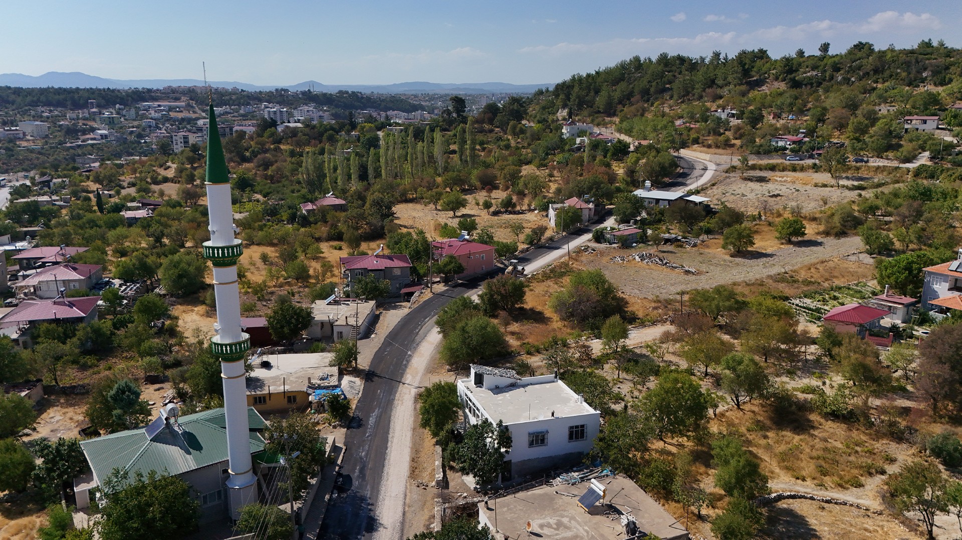 Thumbnail Büyükşehi̇r’le İlçelerde Ulaşim Aği Daha Da Güçleni̇yor (8)