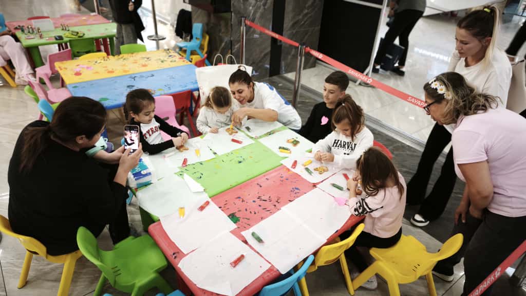 Thumbnail Dünya Kız Çocukları Günü Yenişehir’de Renkli Etkinliklerle Kutlandı (1)