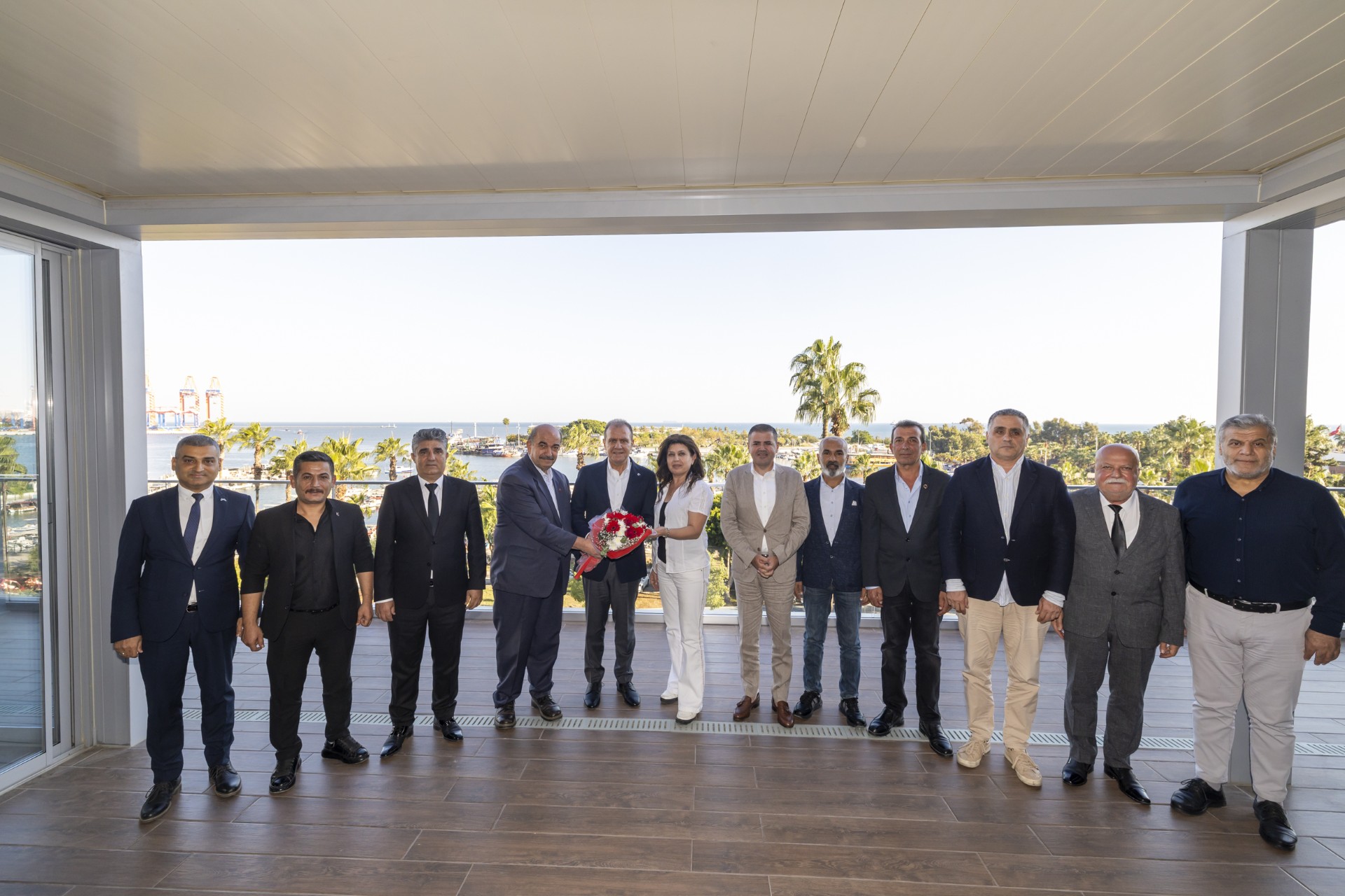 Thumbnail Mersi̇n’de Görev Yapan Muhtarlardan Ve Muhtar Dernekleri̇ni̇n Başkanlarindan Başkan Seçer’e Zi̇yaret (6)