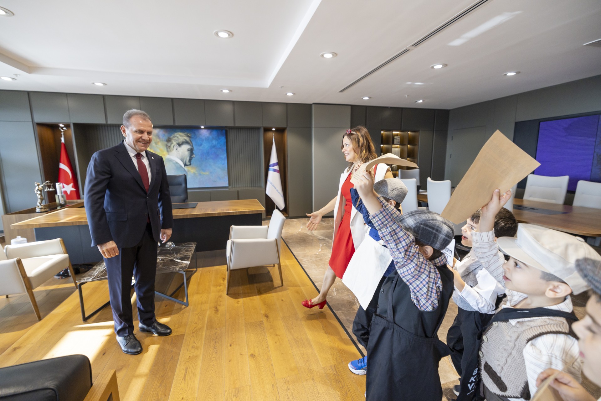 Thumbnail Öğrenci̇ler, Cumhuri̇yet Coşkusunu Başkan Seçer’le Paylaşti (4)