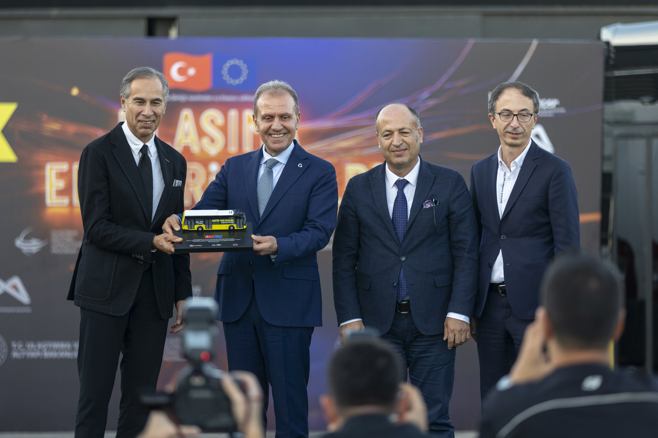 Mersi̇n Büyükşehi̇r’den Bi̇r İlk Daha; Ulaşima Elektri̇k Geldi̇ (12)