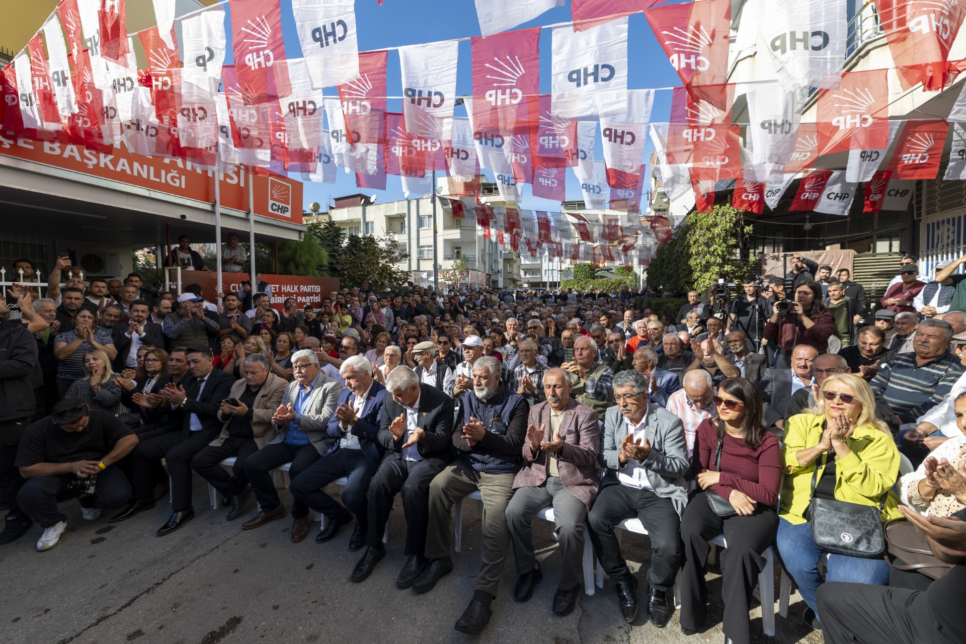 Thumbnail Başkan Seçer’den Chp Toroslar Ve Mezi̇tli̇ İlçe Örgütleri̇ne Tebri̇k Zi̇yareti̇ (5)