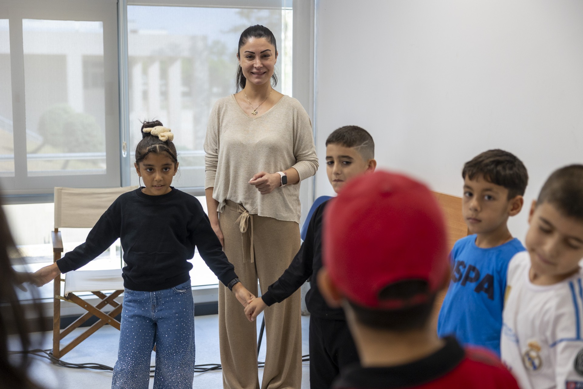 Thumbnail Büyükşehi̇r Beledi̇yesi̇’ni̇n Ti̇yatro Kursu’na Yoğun İlgi̇ (2)