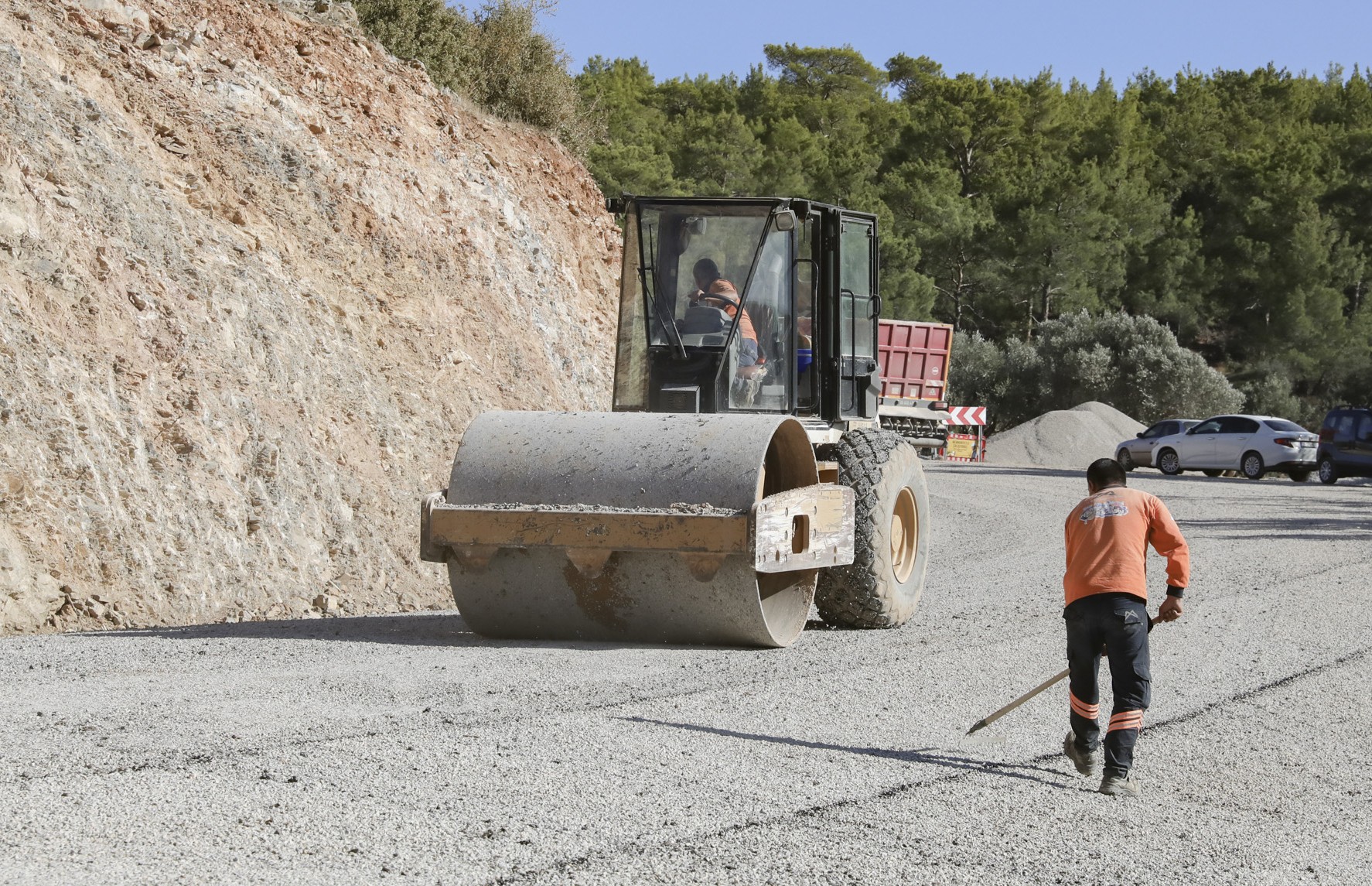 Thumbnail Büyükşehi̇r, Gülnar’da 5 Mahalleyi̇ Bi̇rbi̇ri̇ne Bağlayan Grup Yolu’nu Yeni̇ledi̇ (2)