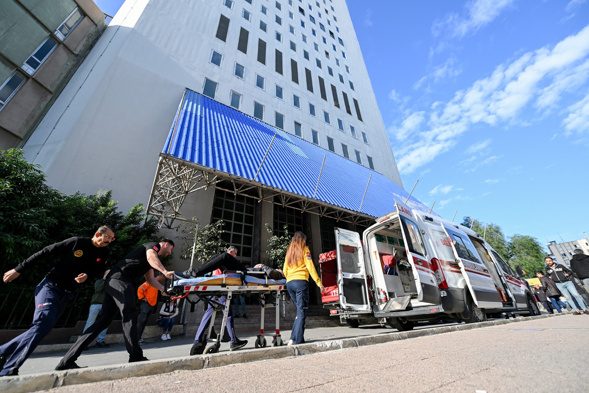 Thumbnail Büyükşehi̇r İtfai̇yesi̇ Metropol İş Merkezi̇’nde Yangin Tatbi̇kati Gerçekleşti̇rdi̇ (3)