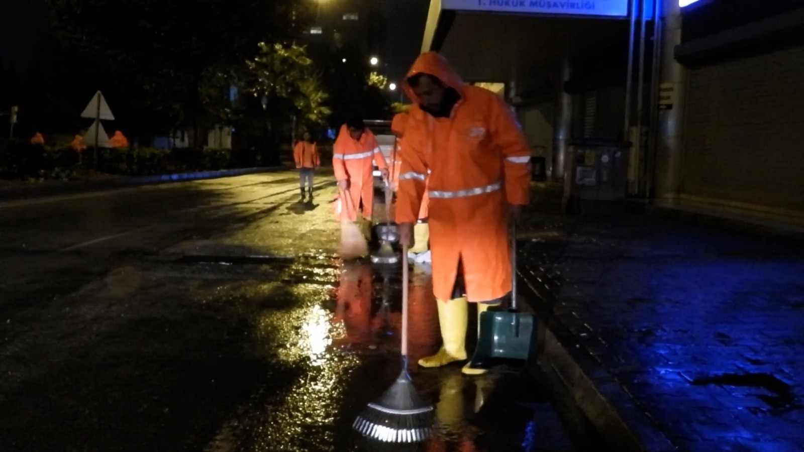 Thumbnail Büyükşehi̇r Ve Meski̇ Eki̇pleri̇ Sağanak Yağişa Karşi Gece Boyunca Sahadaydi (2)