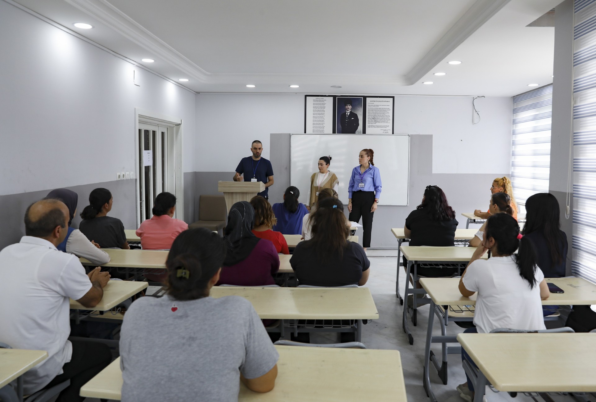 Thumbnail Büyükşehi̇r, Veli̇ Öğrenci̇ Öğretmen İli̇şki̇si̇ni̇ Güçlendi̇ri̇yor (1)