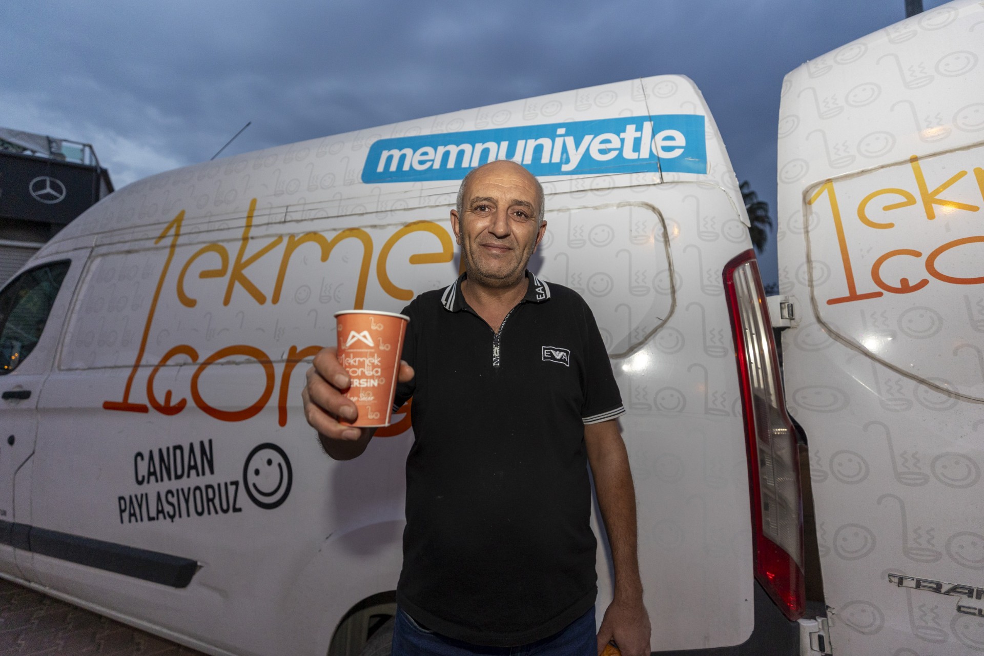 Thumbnail Büyükşehi̇r’i̇n ‘1 Ekmek 1 Çorba’ Projesi̇ Vatandaşlarin İçi̇ni̇ Isitmaya Başladi (4)