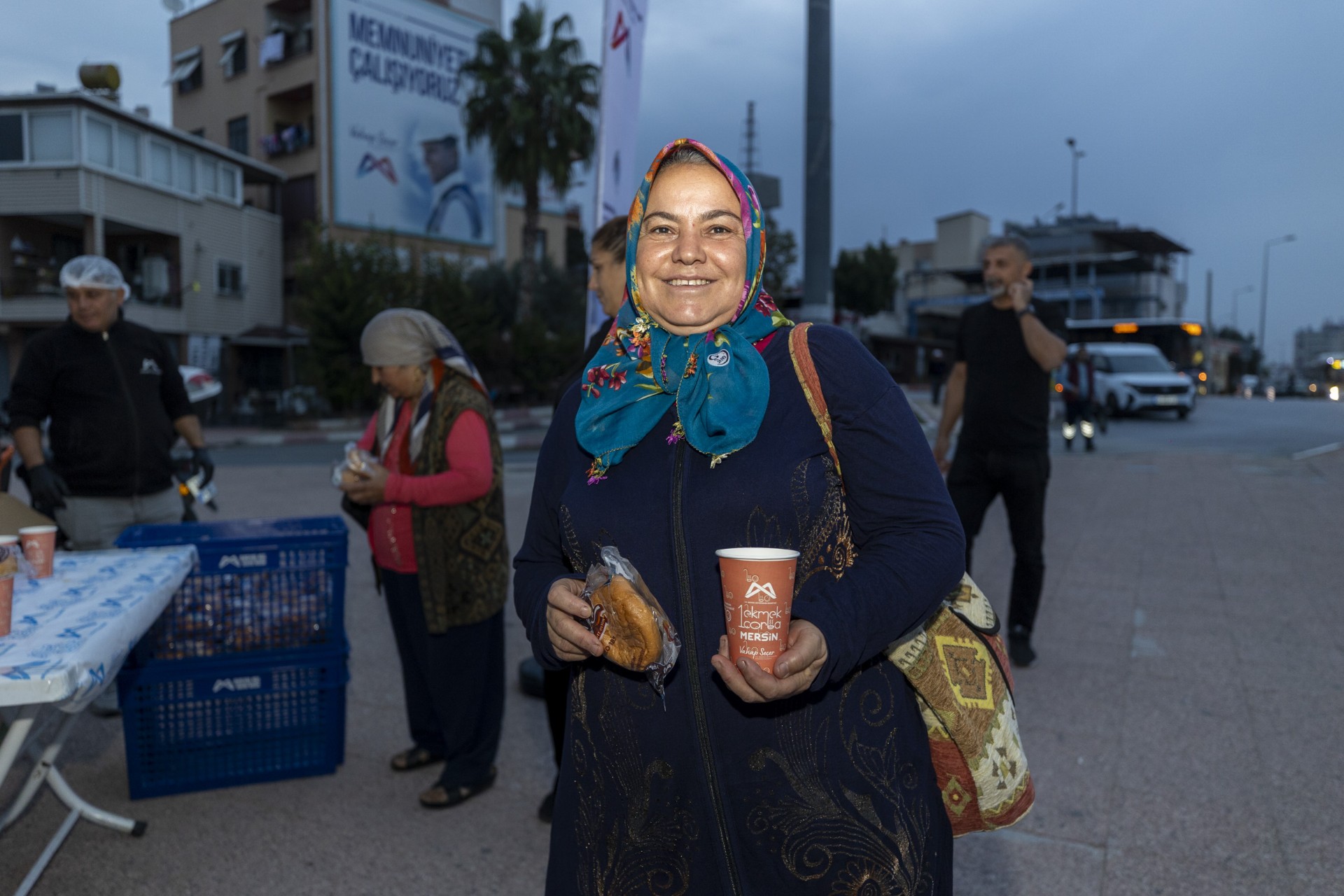 Thumbnail Büyükşehi̇r’i̇n ‘1 Ekmek 1 Çorba’ Projesi̇ Vatandaşlarin İçi̇ni̇ Isitmaya Başladi (7)