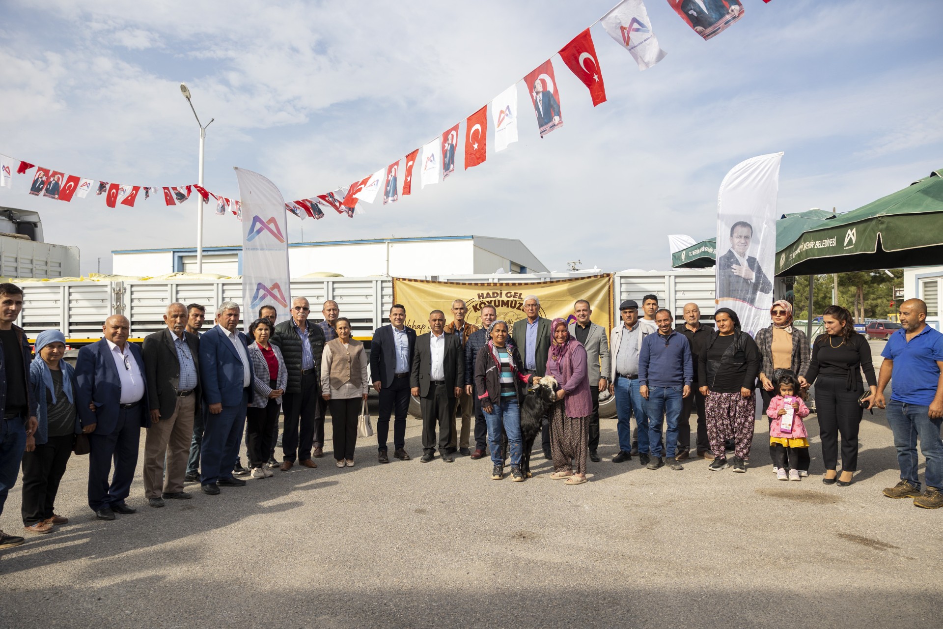 Thumbnail ‘Hadi̇ Gel Köyümüze Destek Vereli̇m’ Projesi̇yle Üreti̇ci̇ni̇n Yüzü Gülüyor (1)