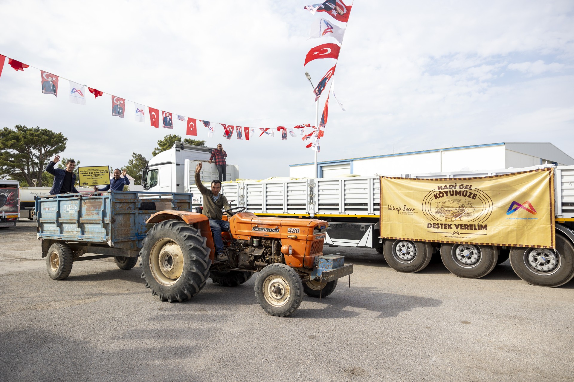 Thumbnail ‘Hadi̇ Gel Köyümüze Destek Vereli̇m’ Projesi̇yle Üreti̇ci̇ni̇n Yüzü Gülüyor (2)