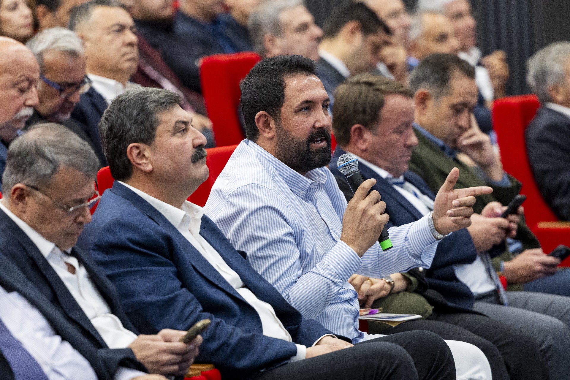 Thumbnail Mersi̇n Büyükşehi̇r Beledi̇ye Mecli̇si̇’ni̇n Kasim Ayi 1. Bi̇rleşi̇mi̇ Gerçekleşti̇ri̇ldi̇ (11)