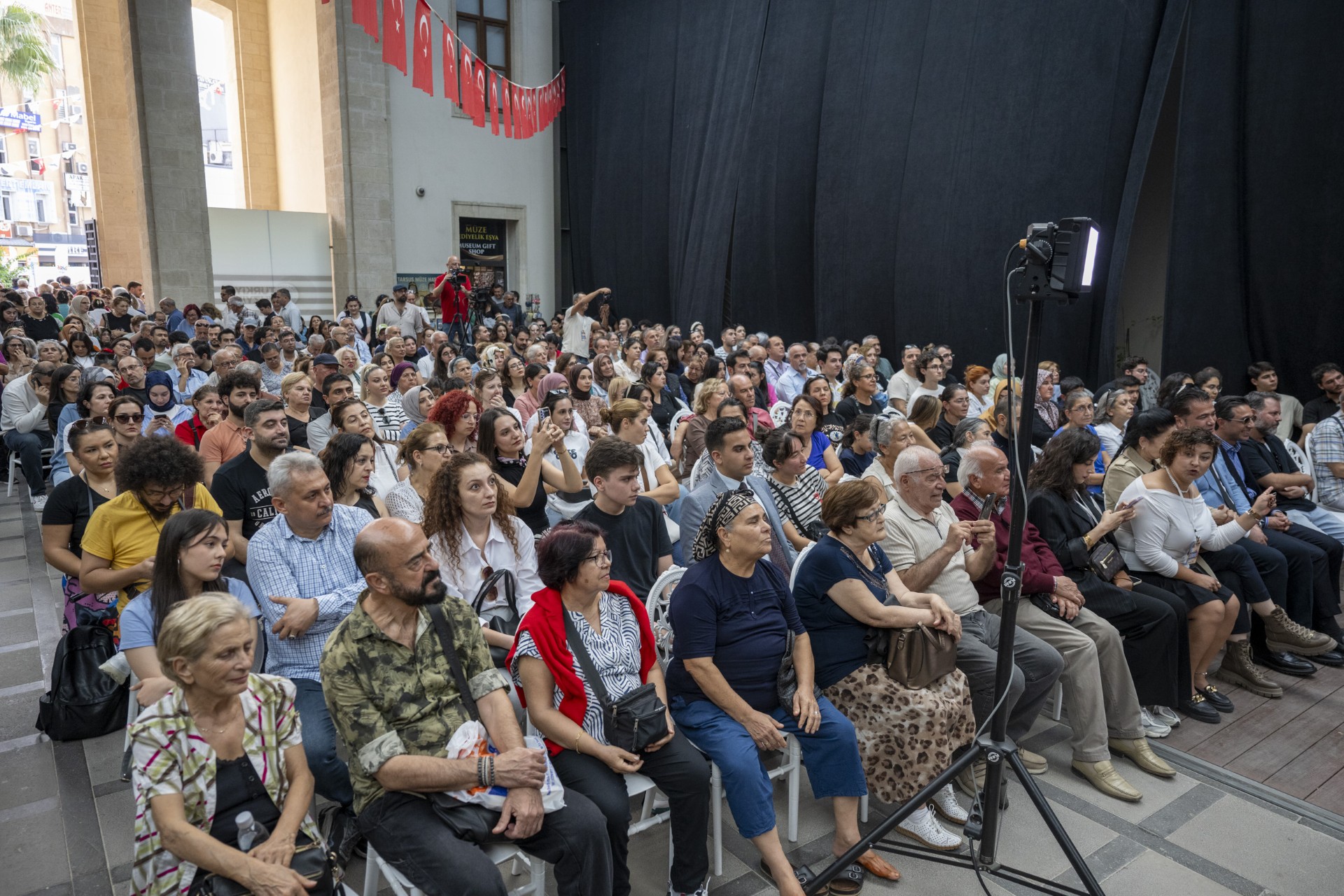 Thumbnail Mersi̇n Ve Tarsus Tari̇hi̇ni̇ Anlatan Söyleşi̇ler Festi̇vale Damga Vurdu (12)