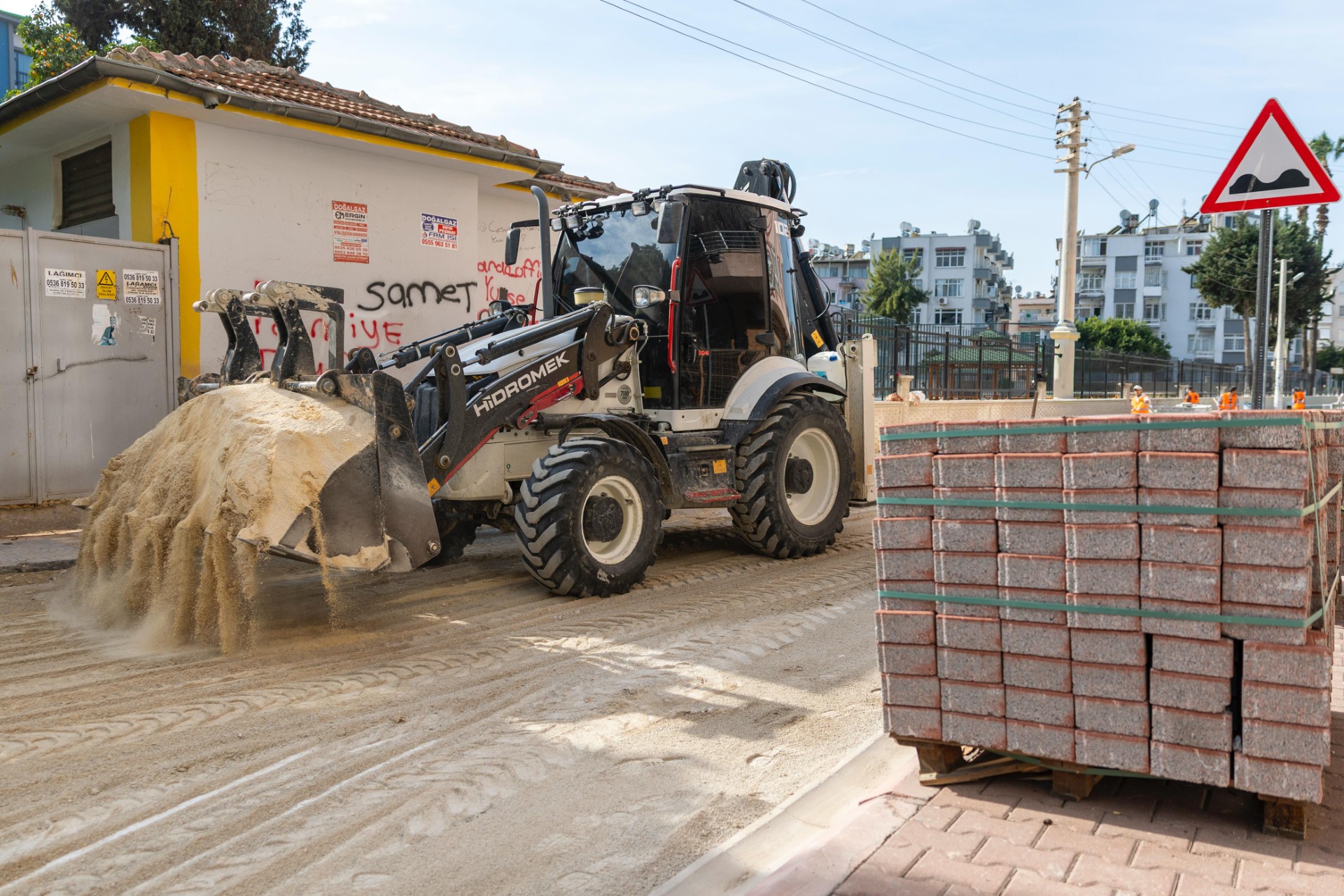 Thumbnail Yenişehir’de Yol Ve Kaldırımlar Yenileniyor (3)
