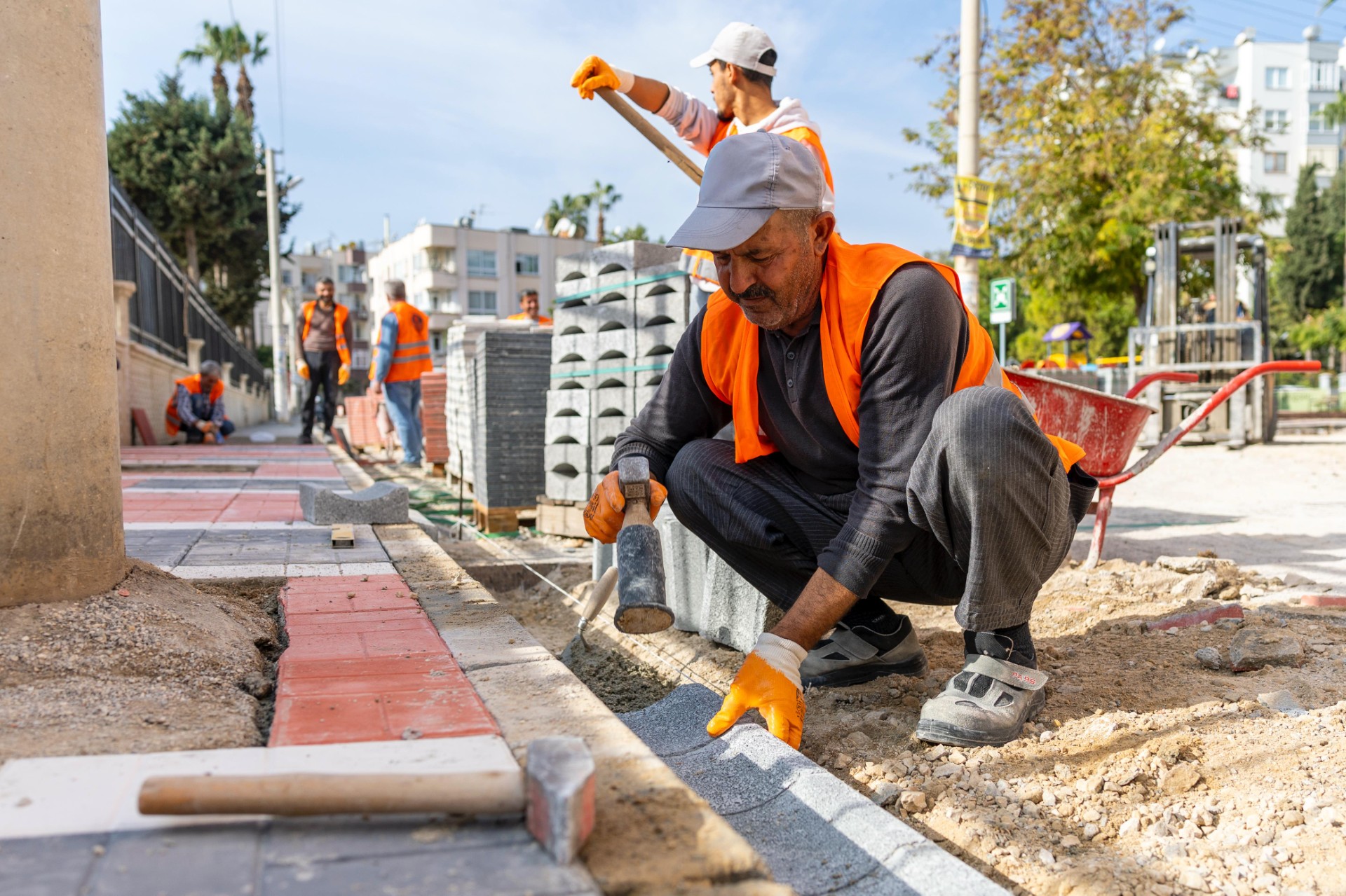 Thumbnail Yenişehir’de Yol Ve Kaldırımlar Yenileniyor (5)