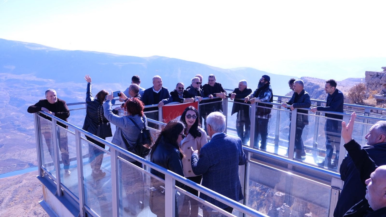 Picsart 25 12 05 03 27 29 453-1