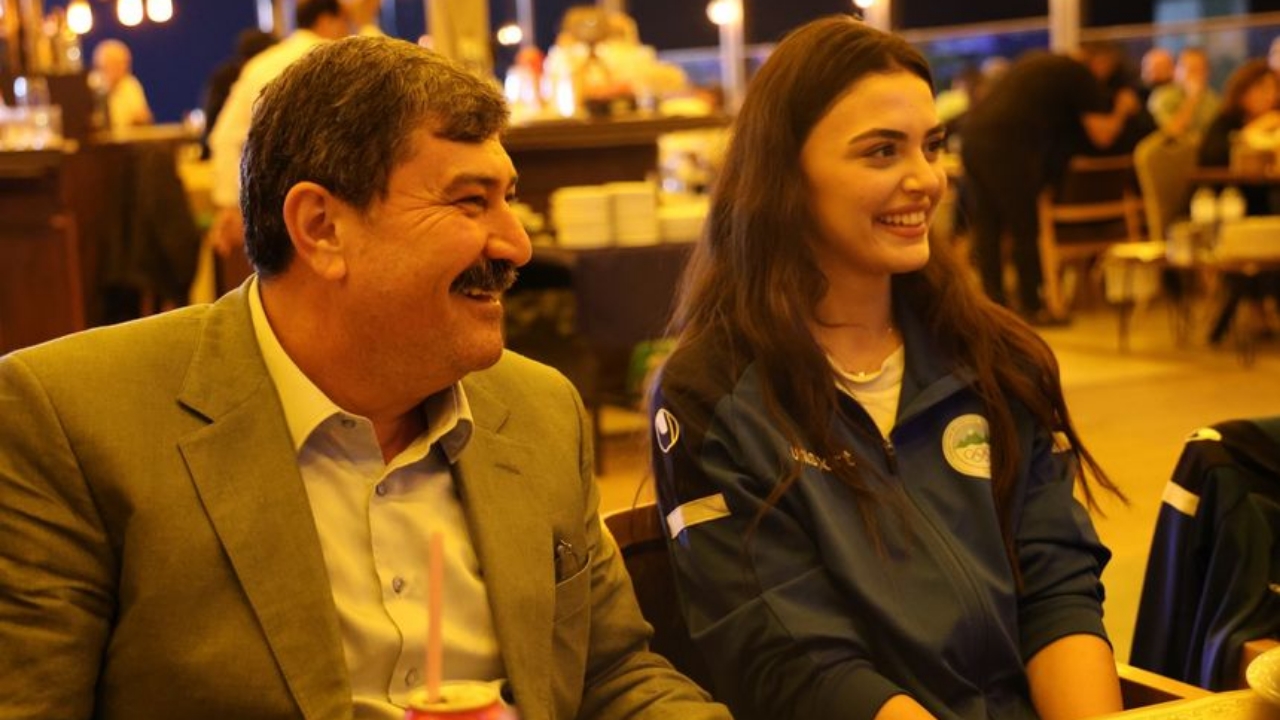 Picsart 25 12 15 01 37 44 700