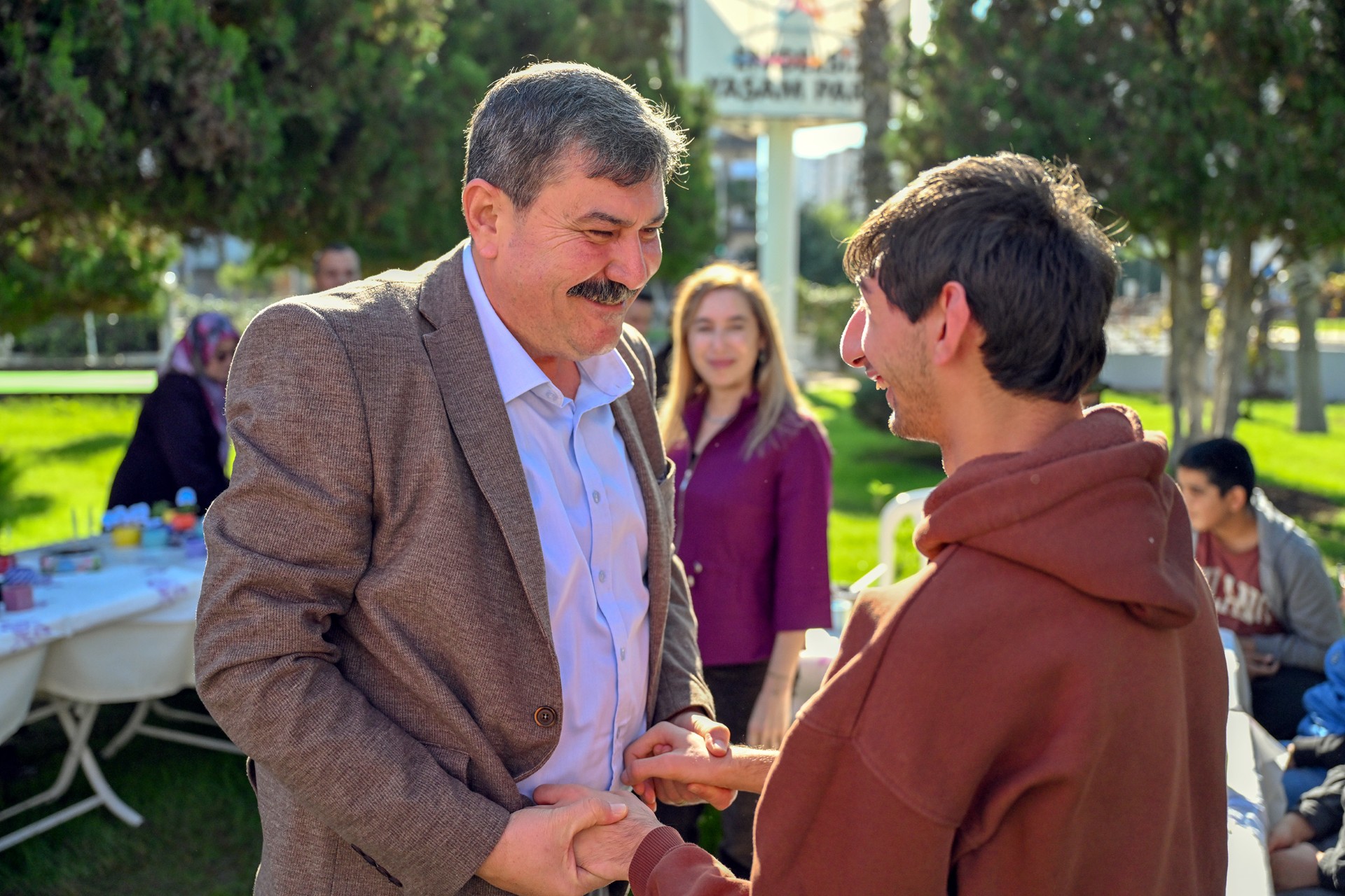 Thumbnail B Y4 A8 E~1