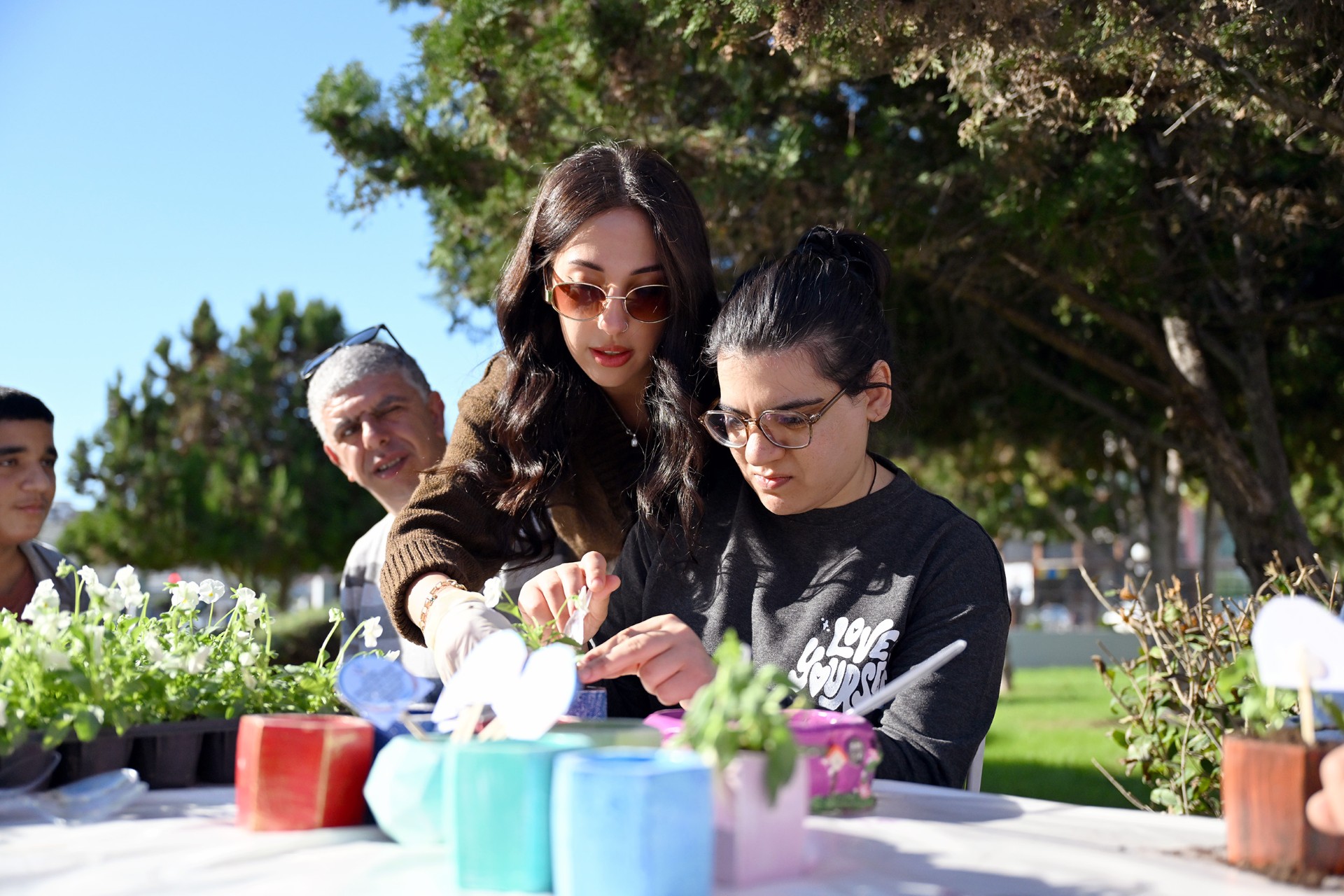 Thumbnail B Y83 A2~1