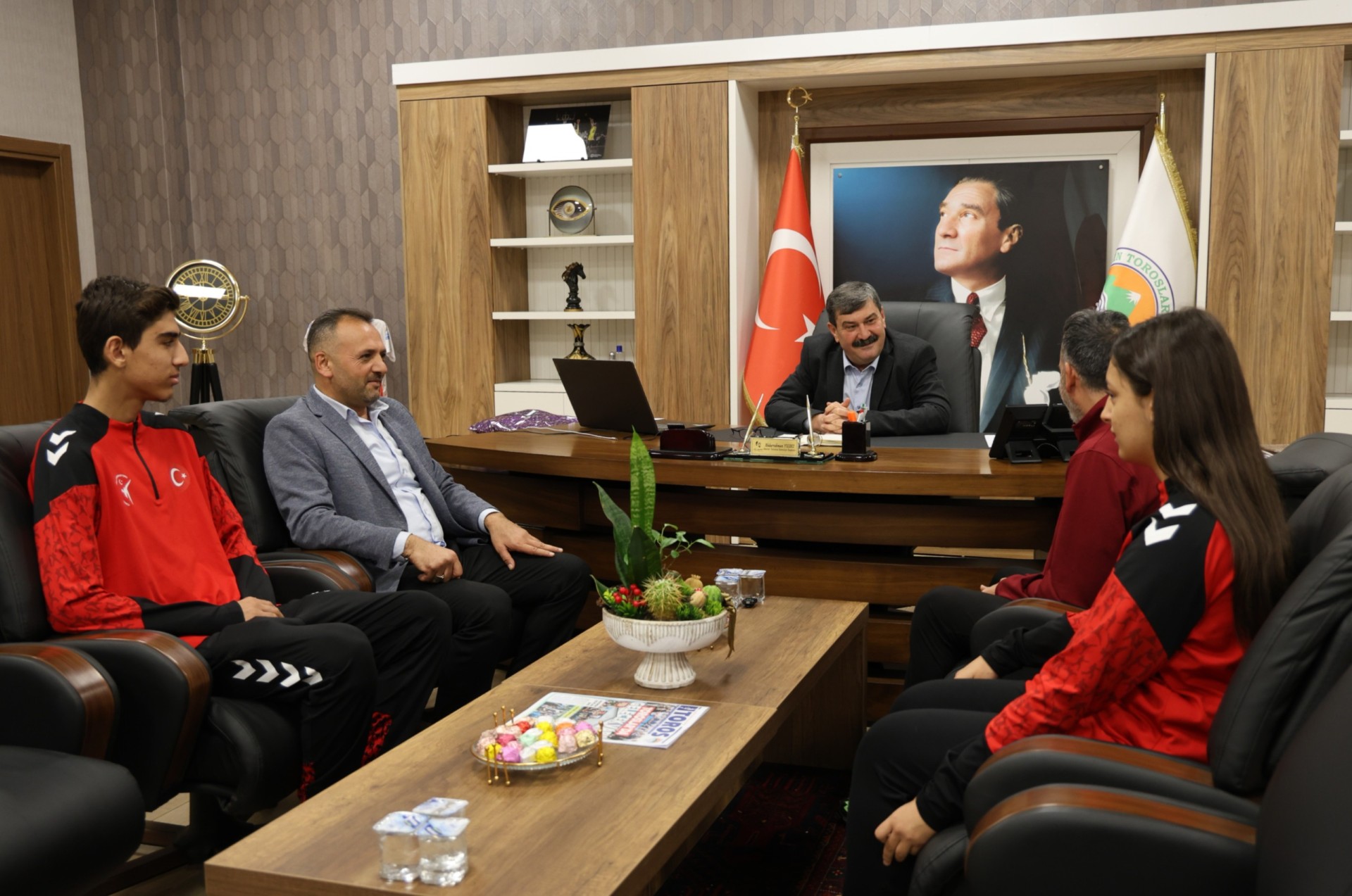 Thumbnail Başkan Yıldız Şampiyonları Ağırladı (1)