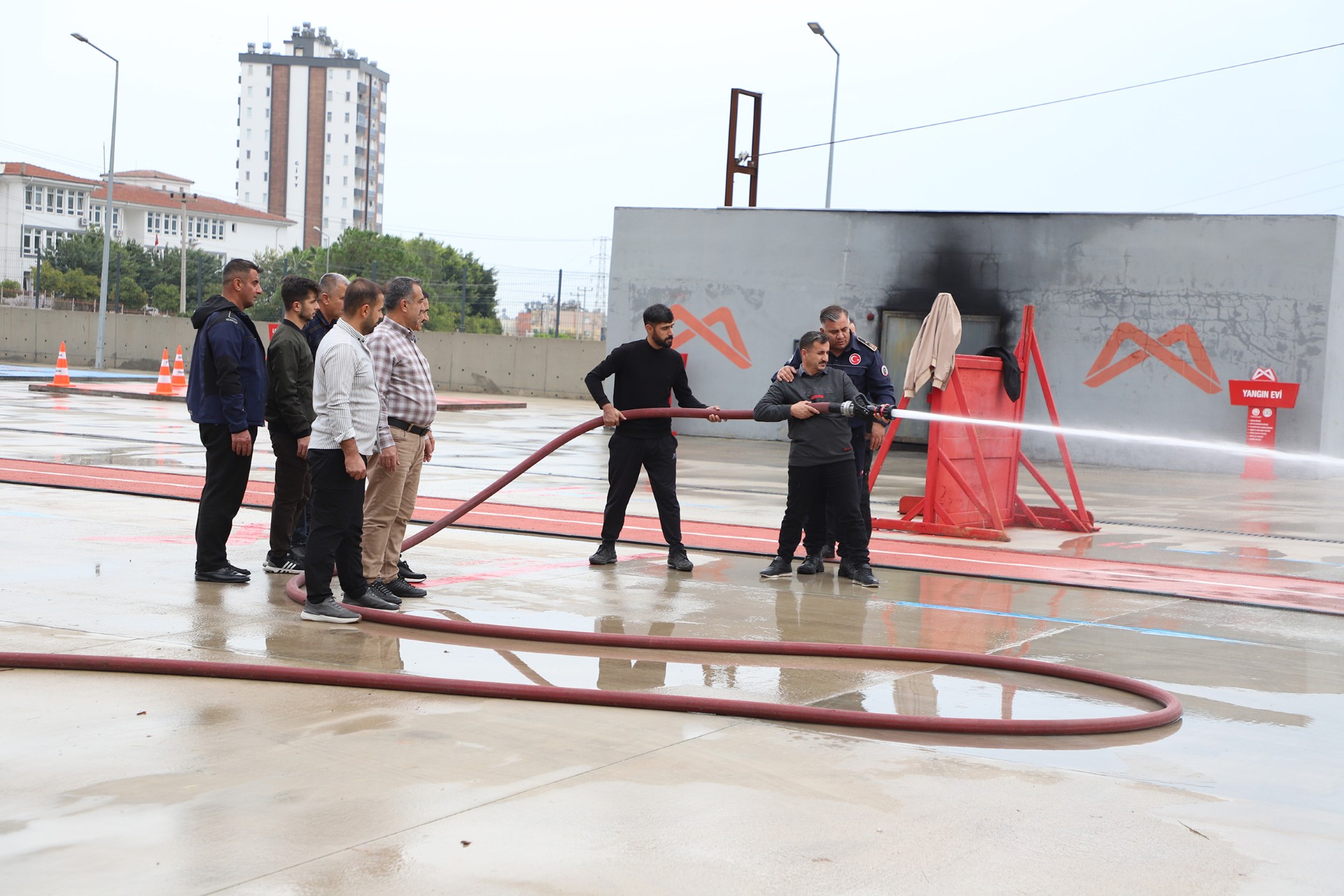 Thumbnail Büyükşehi̇r Ata Eği̇ti̇m Merkezi̇, İtfai̇yeci̇leri̇n Eği̇ti̇m Üssü Olmaya Devam Edi̇yor (3)