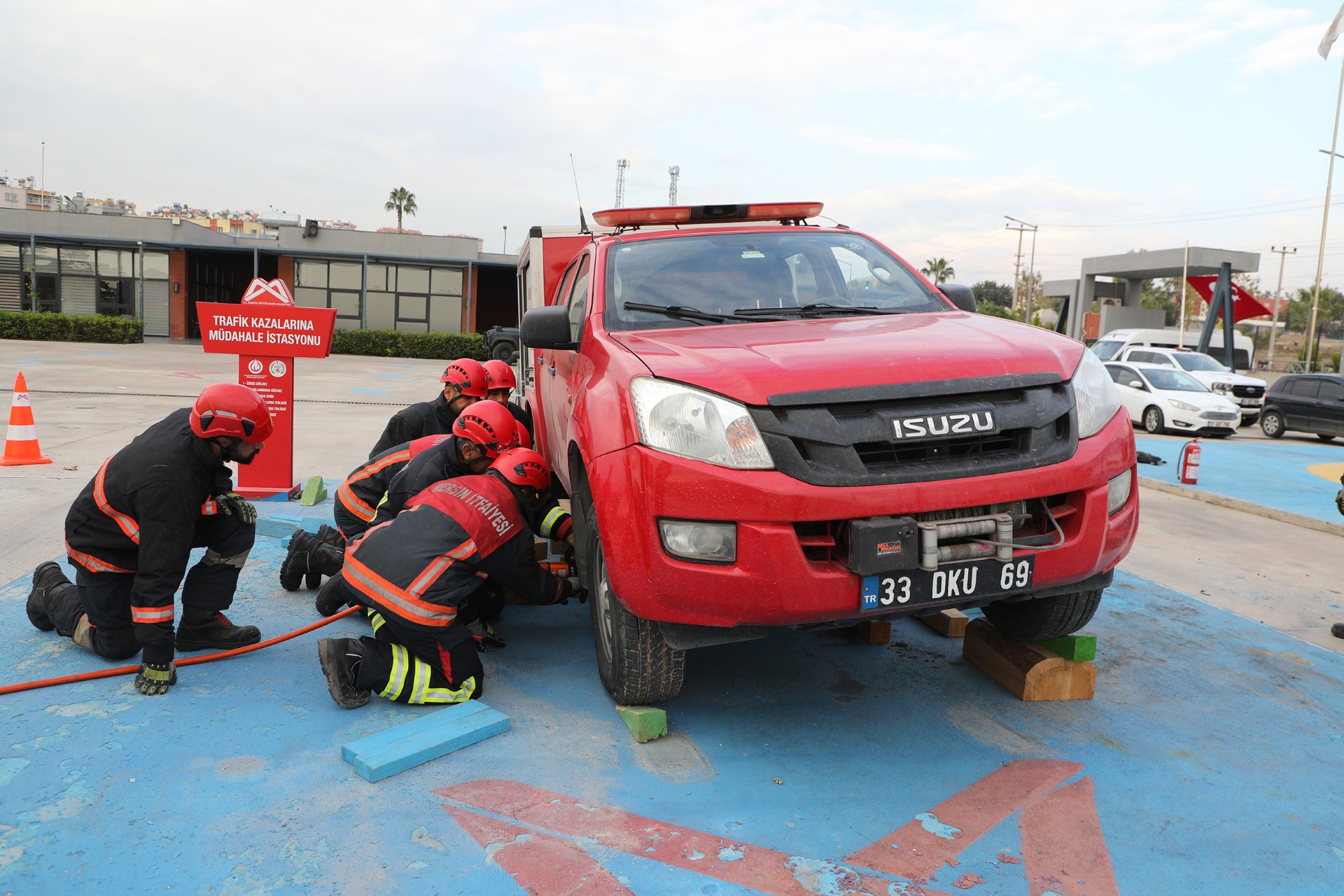 Thumbnail Büyükşehi̇r Ata Eği̇ti̇m Merkezi̇, İtfai̇yeci̇leri̇n Eği̇ti̇m Üssü Olmaya Devam Edi̇yor (9)