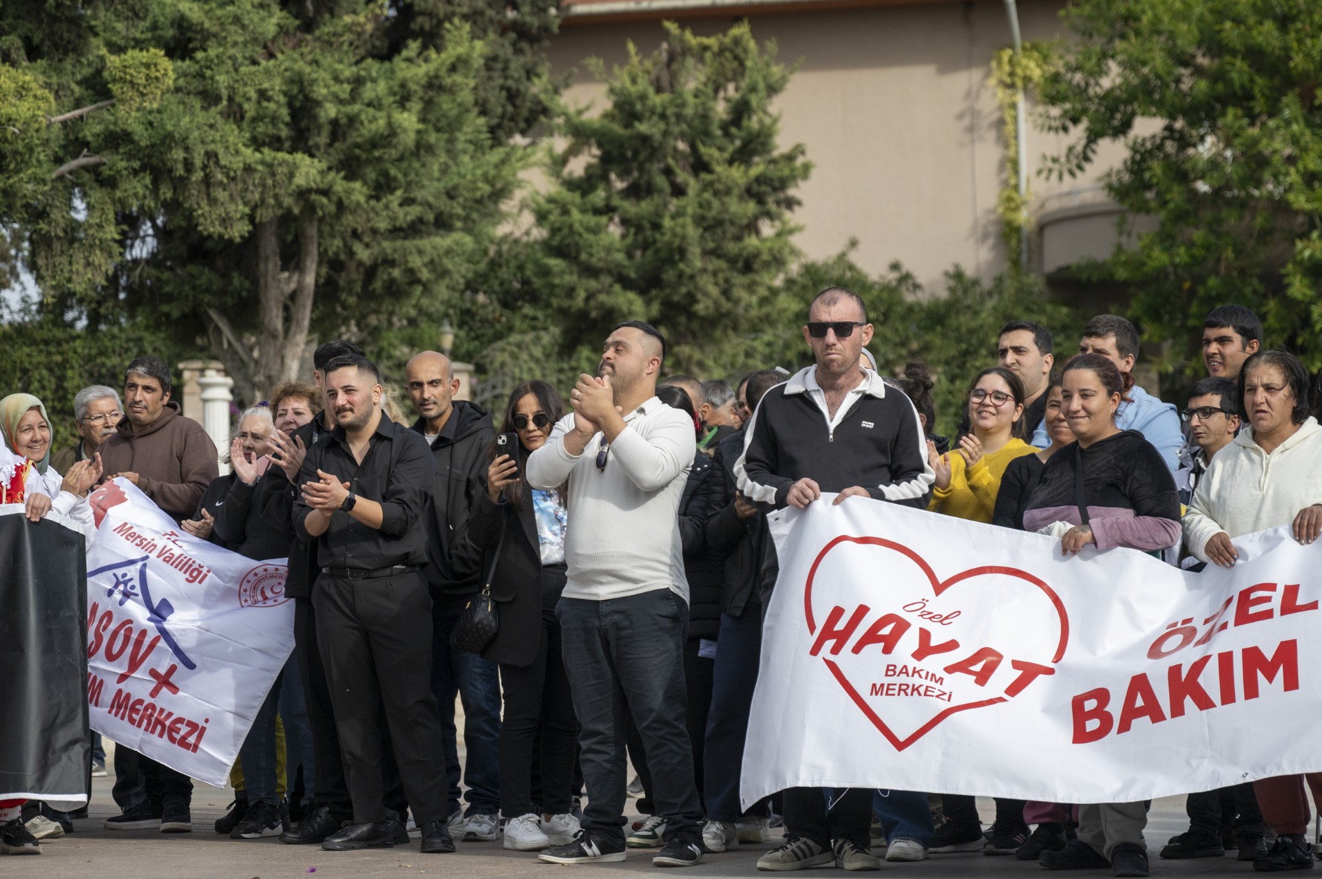 Thumbnail Büyükşehi̇r Koordi̇nesi̇nde ‘Dünya Engelli̇ler Günü’ Kapsaminda Yürüyüş Gerçekleşti̇ri̇ldi̇ (6)