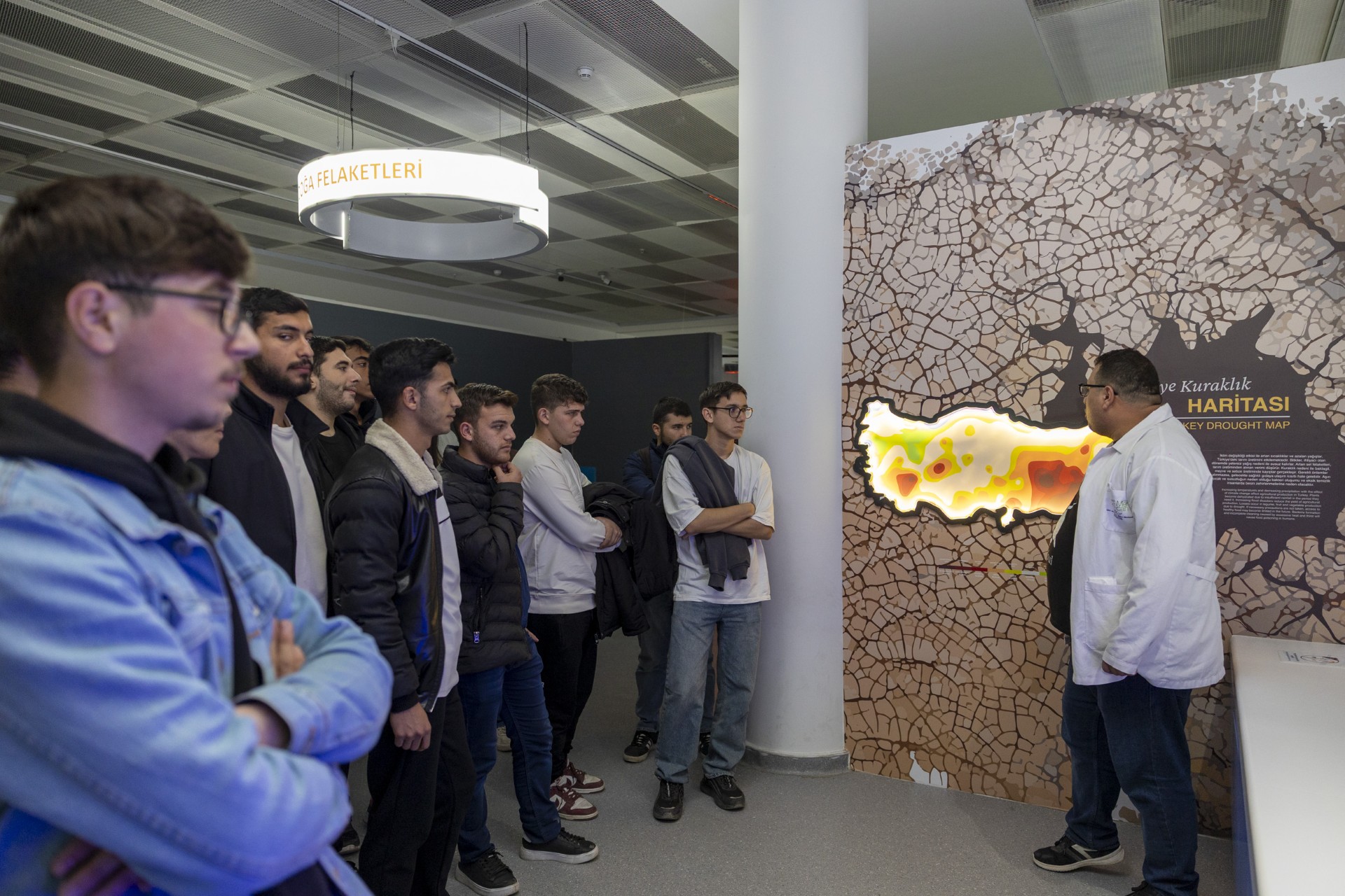 Thumbnail Büyükşehi̇r Mercan Bi̇li̇m Merkezi̇, Tarsus Üni̇versi̇tesi̇ Öğrenci̇leri̇ni̇ Ağirladi (8)