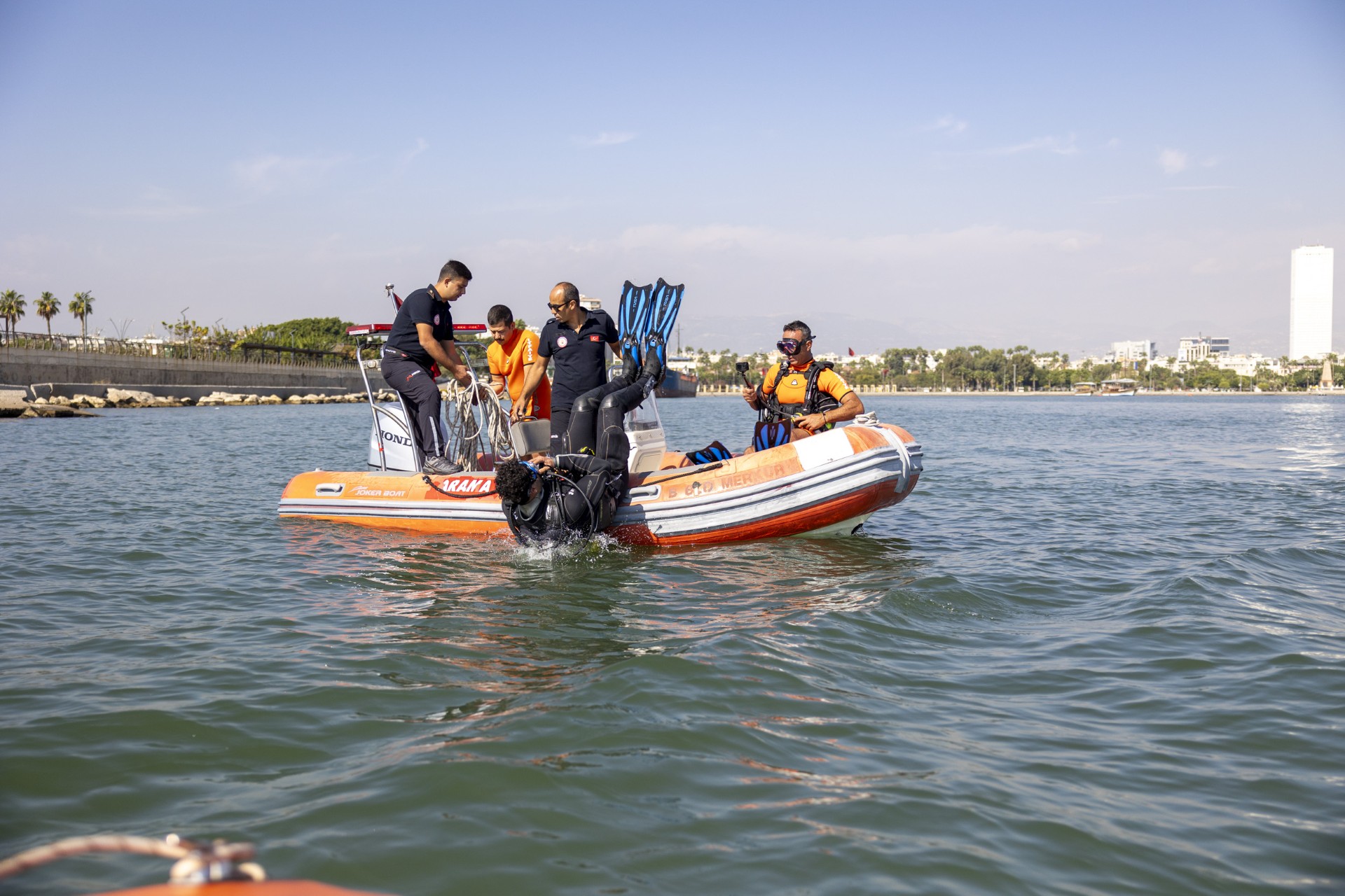 Thumbnail Mersi̇n Büyükşehi̇r Beledi̇yesi̇ Arama Kurtarma Eki̇pleri̇, Havada, Karada Ve (2)