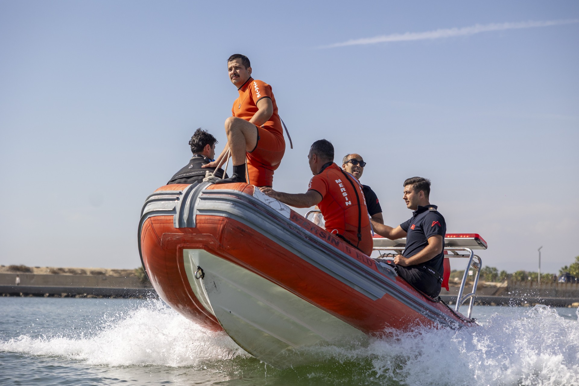 Thumbnail Mersi̇n Büyükşehi̇r Beledi̇yesi̇ Arama Kurtarma Eki̇pleri̇, Havada, Karada Ve (5)