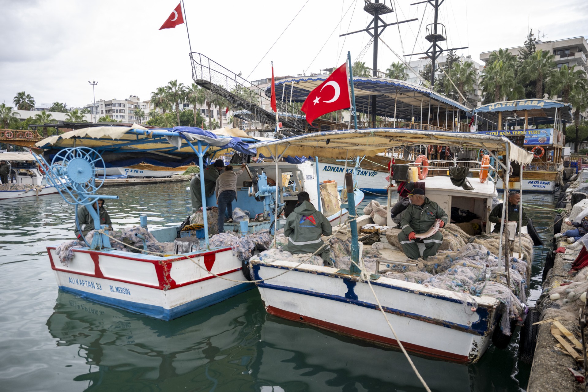 Thumbnail Mersi̇n Büyükşehi̇r Beledi̇yesi̇ Küçük Ölçekli̇ Balikçilarin Yaninda (3)