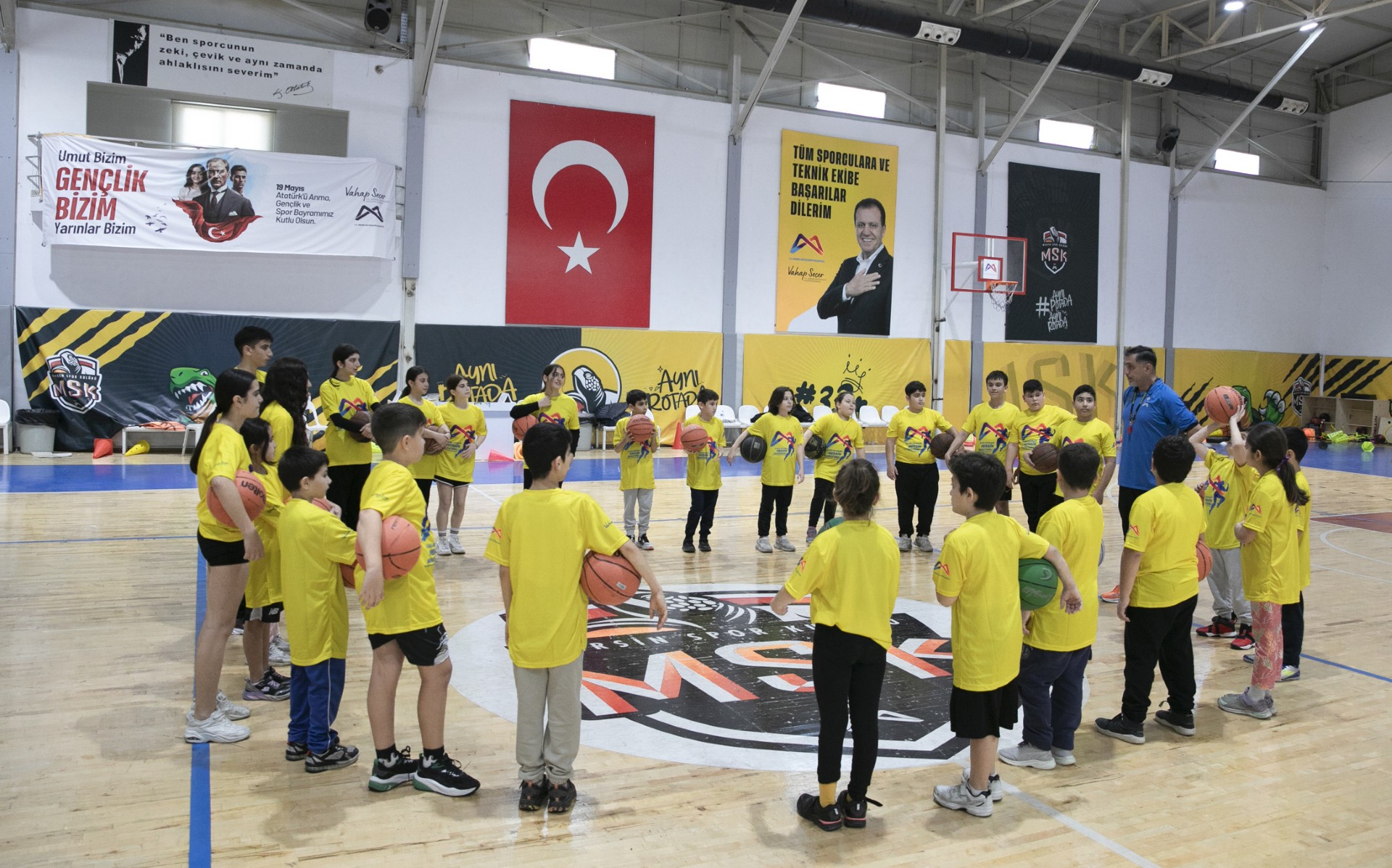 Thumbnail Mersi̇n Büyükşehi̇r Beledi̇yesi̇’ni̇n Basketbol Kurslari İle Çocuklar Sporla Yeti̇şi̇yor (9)