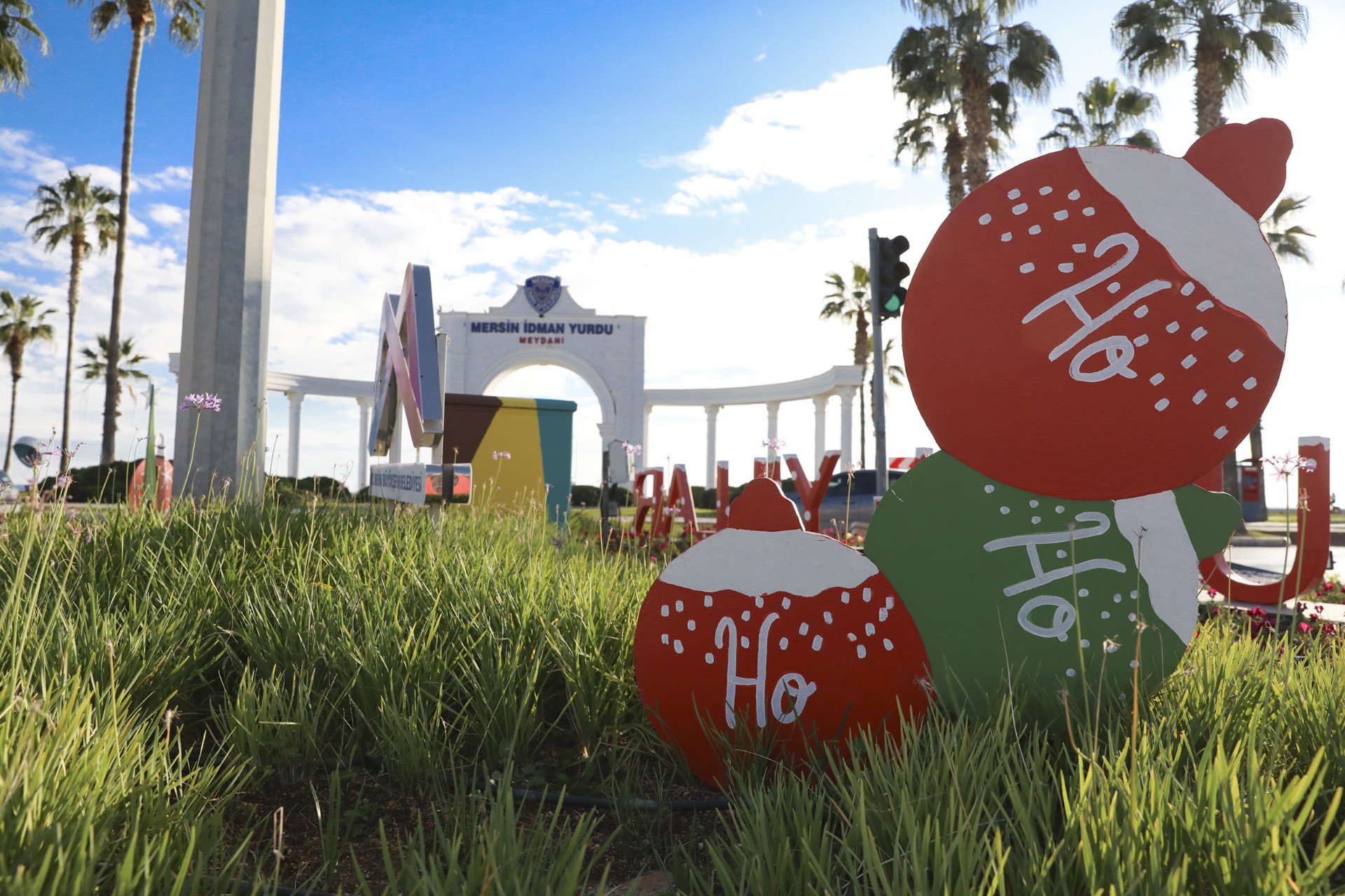 Thumbnail Mersi̇n Büyükşehi̇r Yeni̇ Yil Süslemeleri̇yle Kenti̇ Renklendi̇rdi̇ (11)