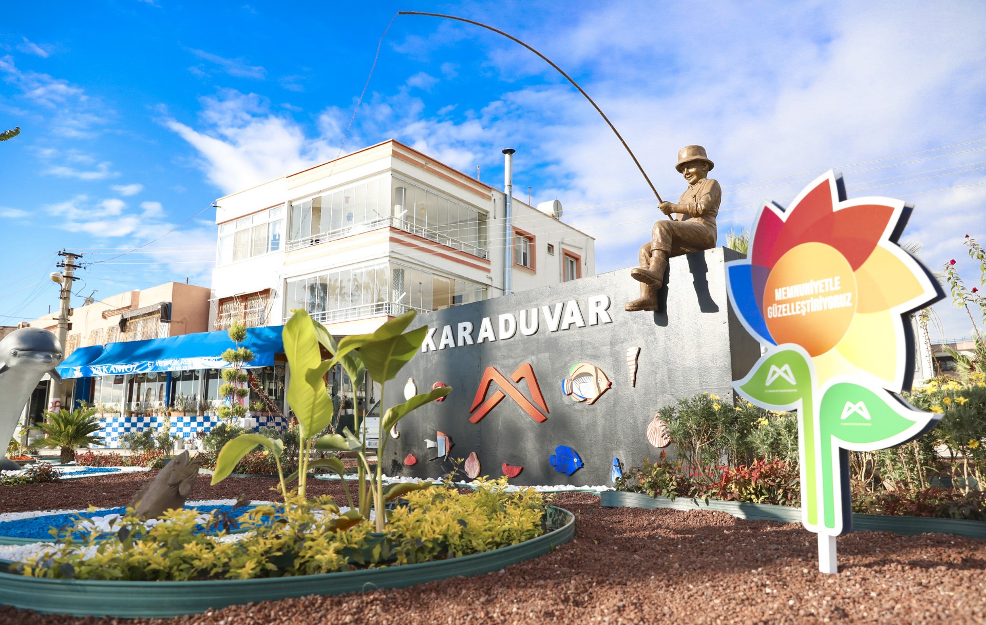 Thumbnail Mersi̇n Büyükşehi̇r Yeni̇ Yil Süslemeleri̇yle Kenti̇ Renklendi̇rdi̇ (5)