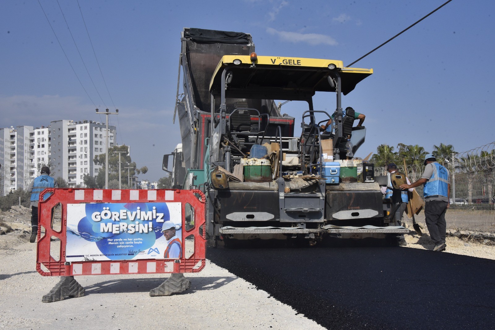 Thumbnail Meski̇, Mezi̇tli̇’de İçmesuyu Hatti Ve Asfalt Çalişmalarini Eş Zamanli Sürdürüyor (2)