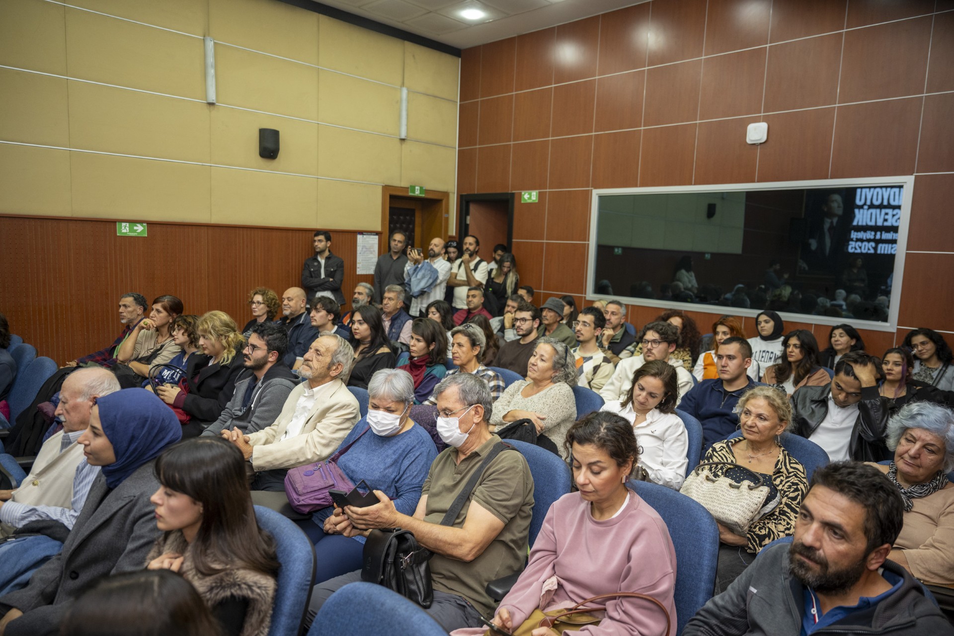 Thumbnail Si̇nema Ofi̇si̇’nden Kadin Radyocularin Öyküsüne Işik Tutan Belgesel Gösteri̇mi̇ (5)